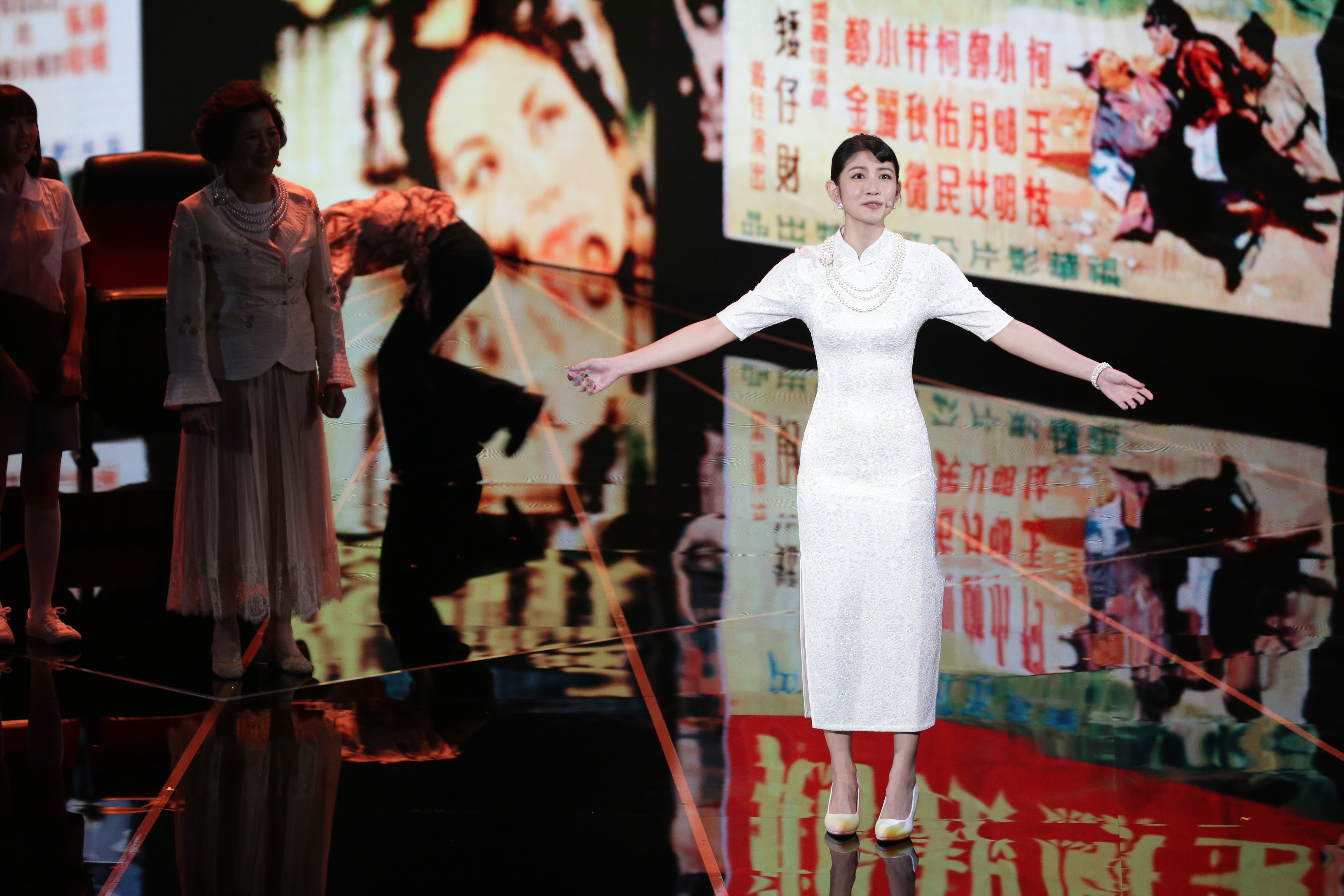 金馬獎今晚正式展開，開場台語歌舞劇《有一陣人，追求一个夢》效法奧斯卡，找來李千那、苗可麗、孫可芳等人邊跳邊唱。