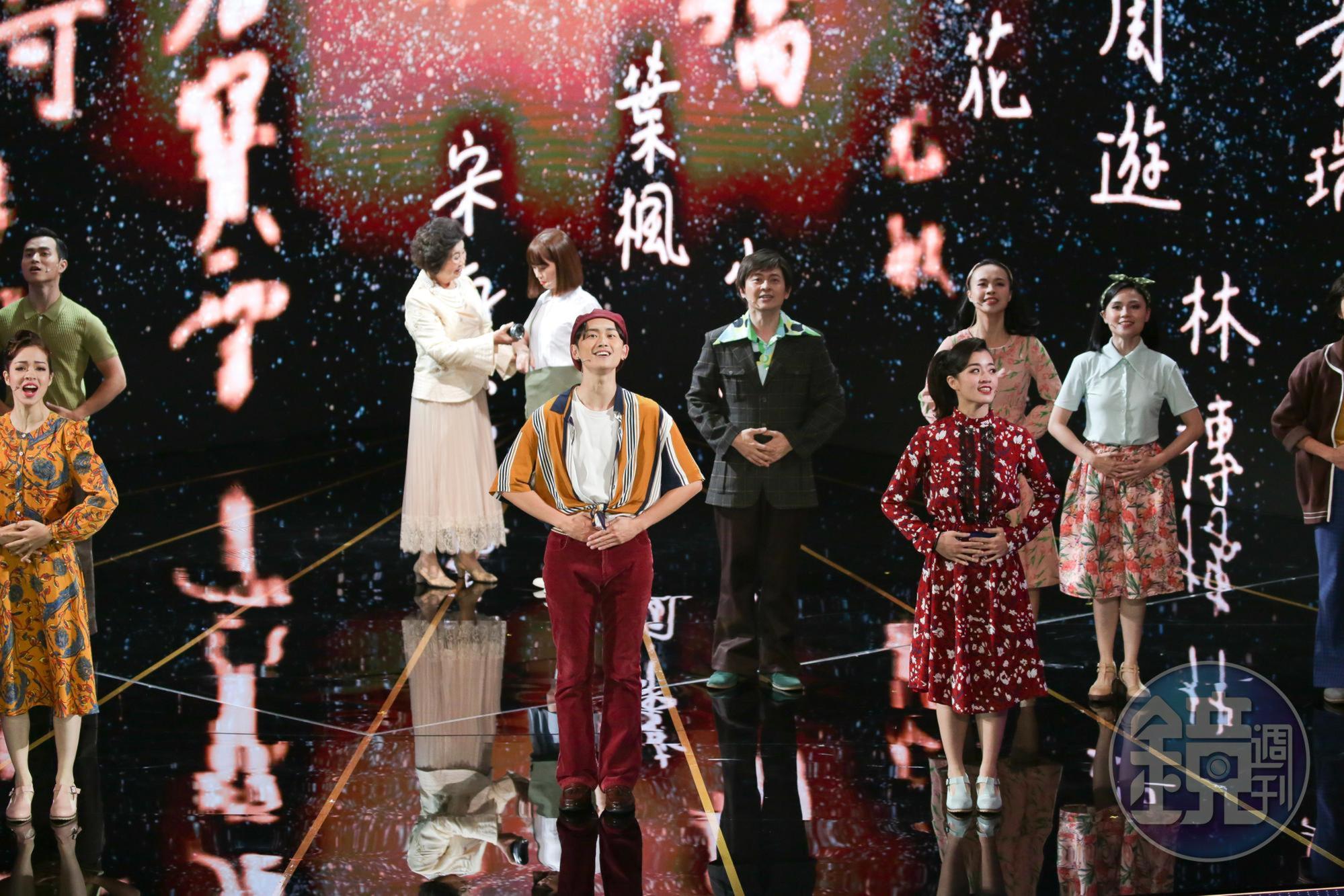 表演以濃濃台灣味開唱,歌詞不離「多元、自由」,講述各個國家都能參加金馬獎。