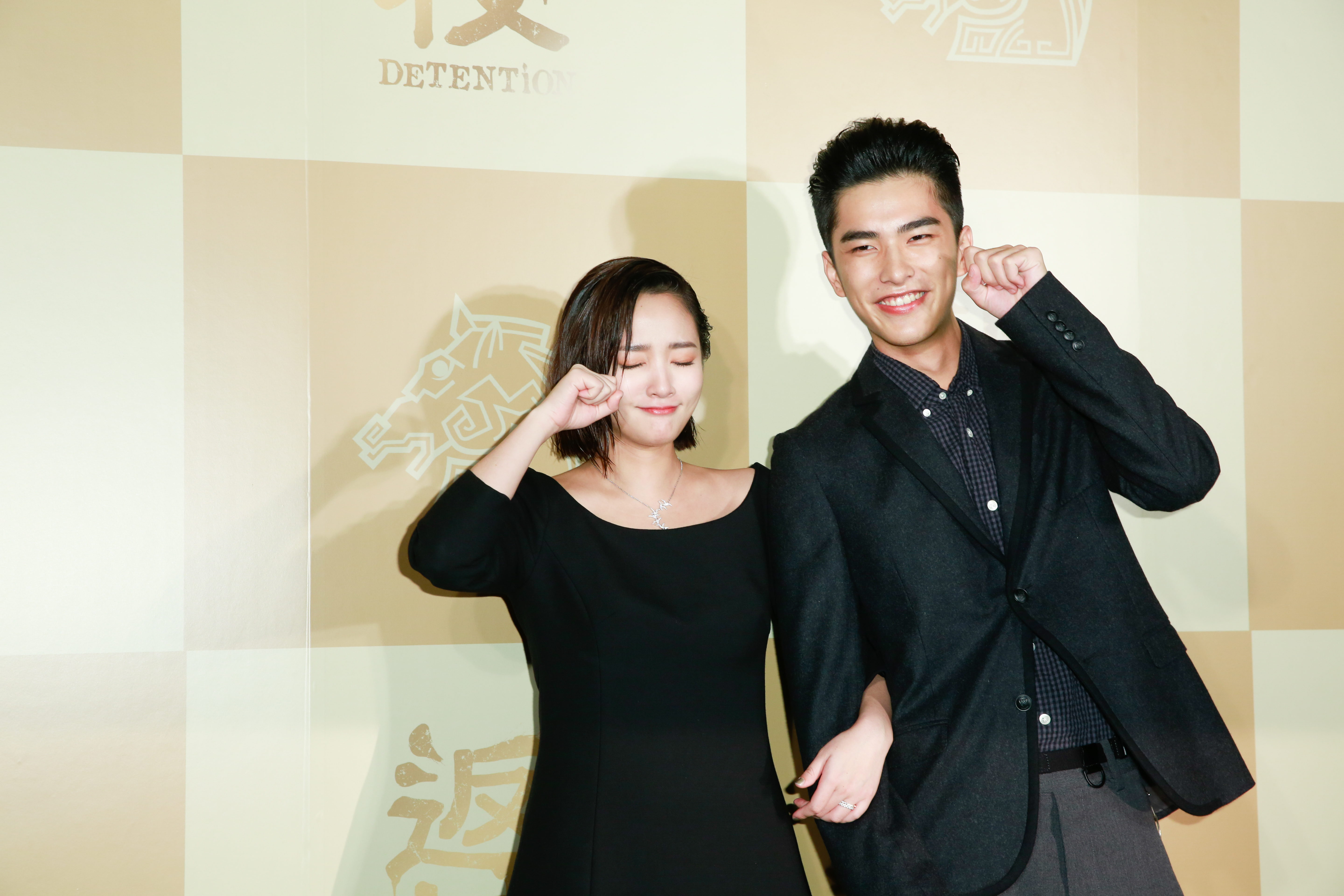 王淨(左)和曾敬驊沒有拿到金馬獎,特別假哭一下。