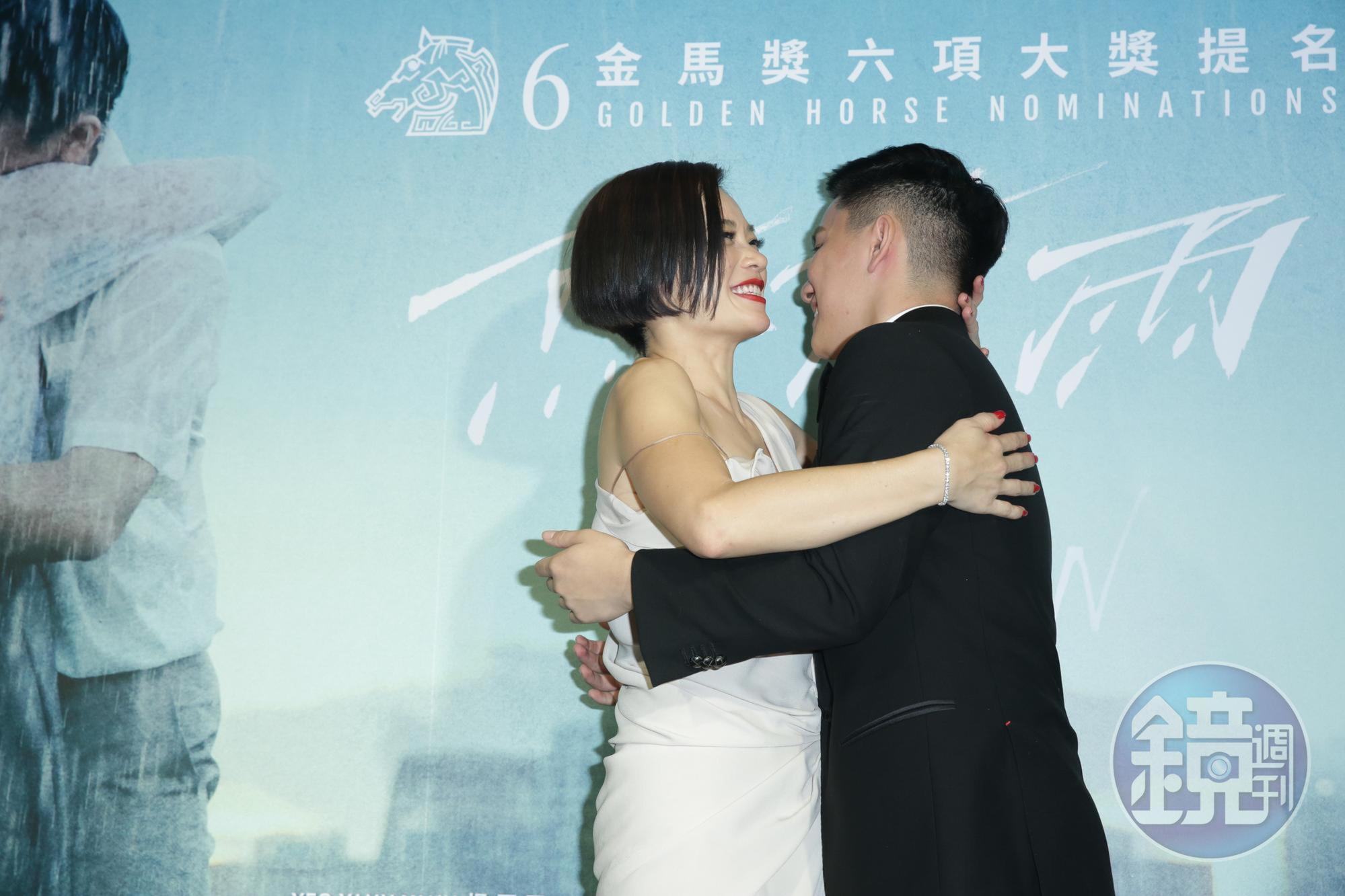 片中許家樂對楊雁雁說「我想hug你」,如今已成了兩人的金句,在慶功宴上這對「母子」也熱情擁抱了彼此。