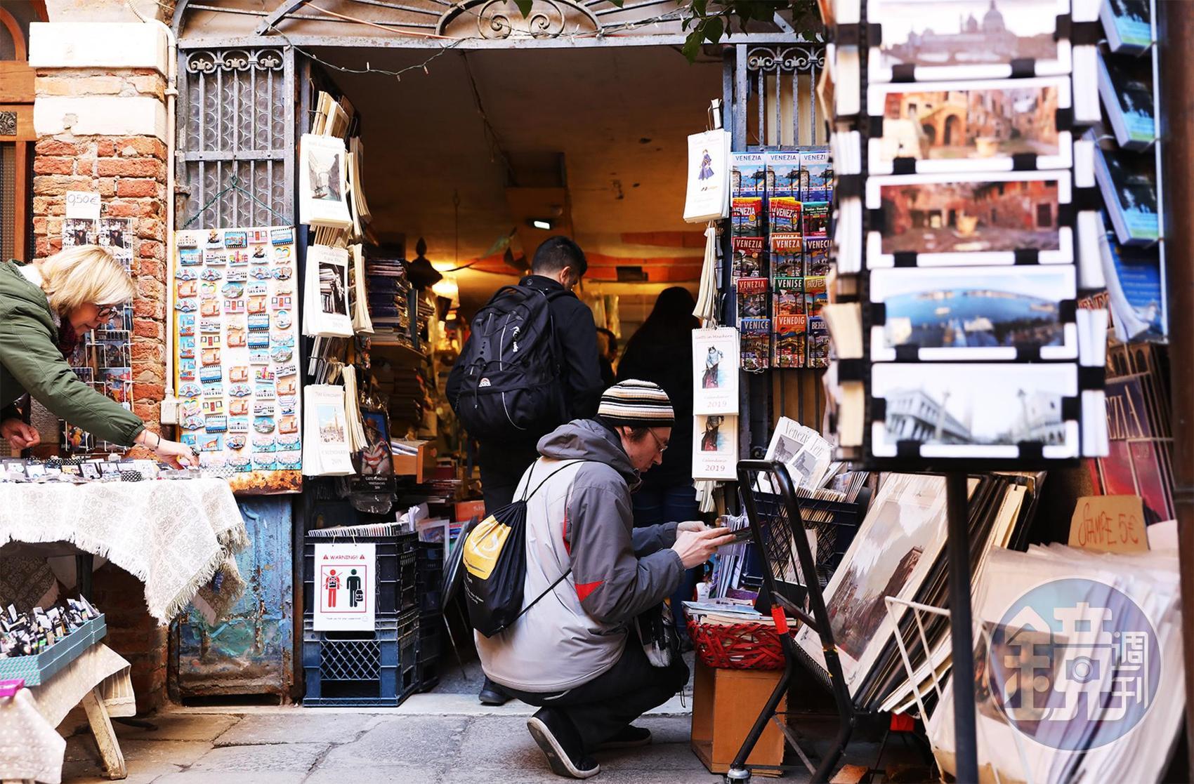 世界各地旅人來到威尼斯,都會造訪這間獨一無二的高水位書店。