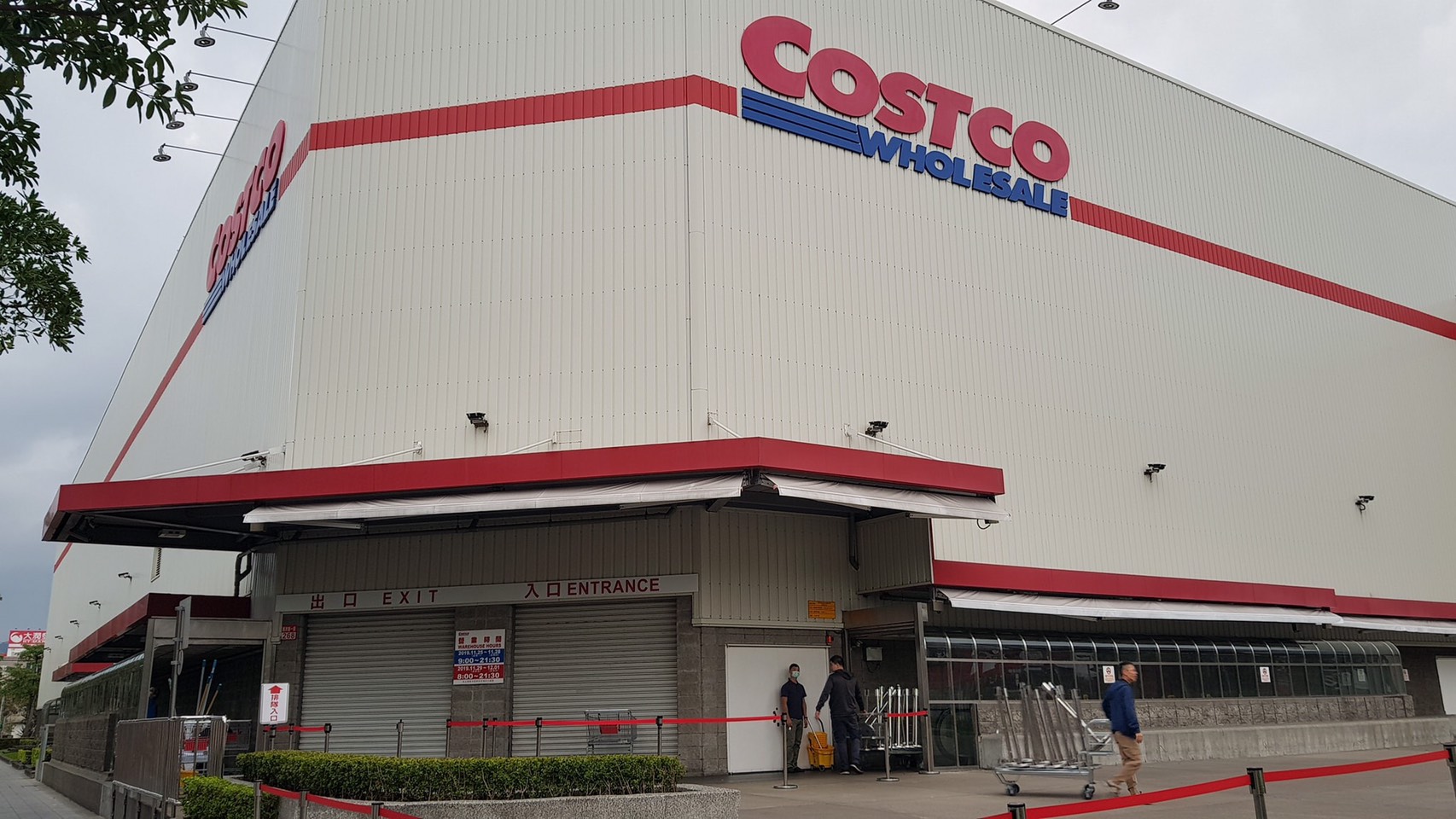 內湖好市多黑色購物節首日卻不見人潮。（翻攝畫面）