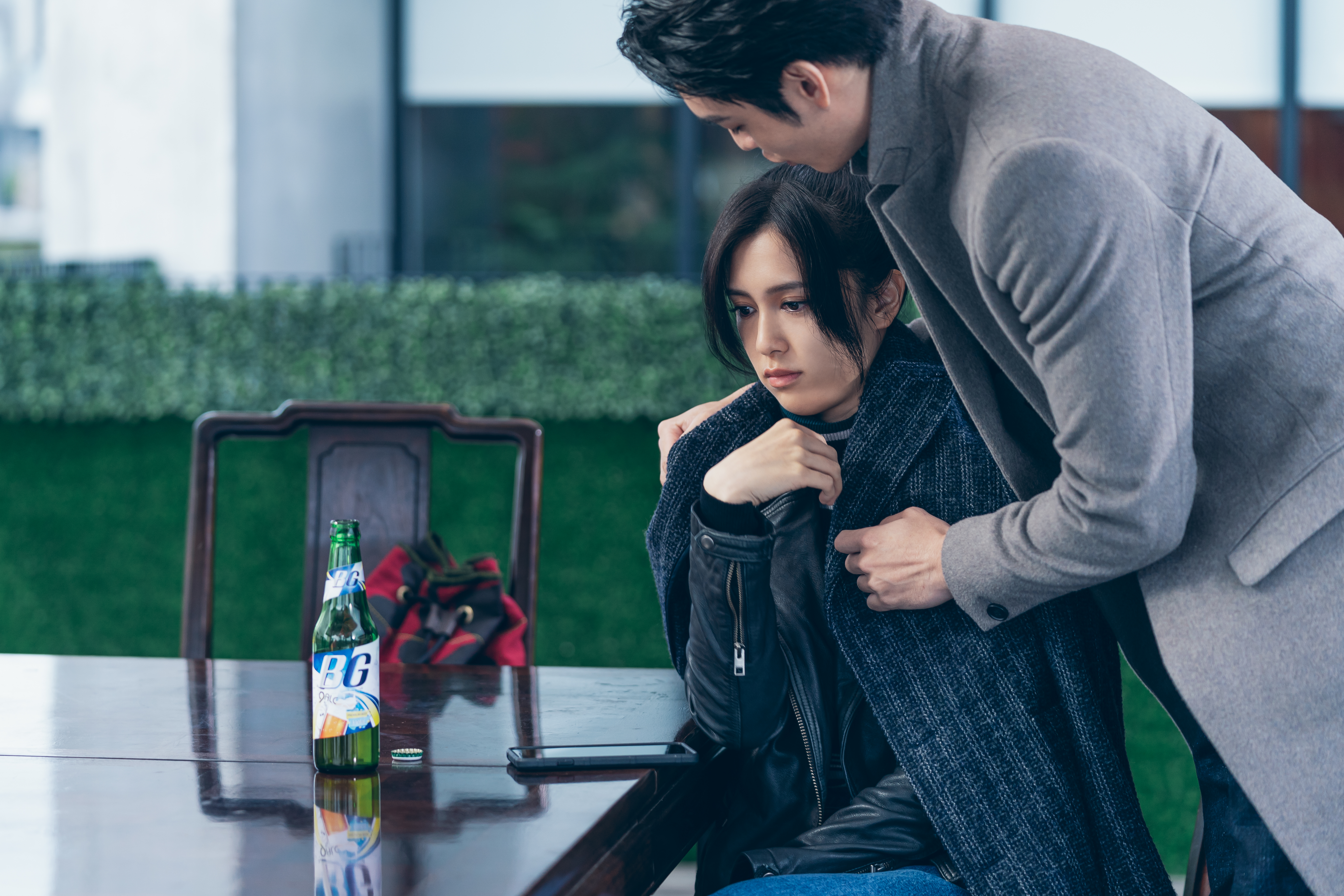 劉奕兒在《極道千金》飾演想怎樣就怎樣的倪安琪，成天只想追著偶像，沒料到居然被偶像抱到，瞬間有如電流傳身。（Netflix提供）