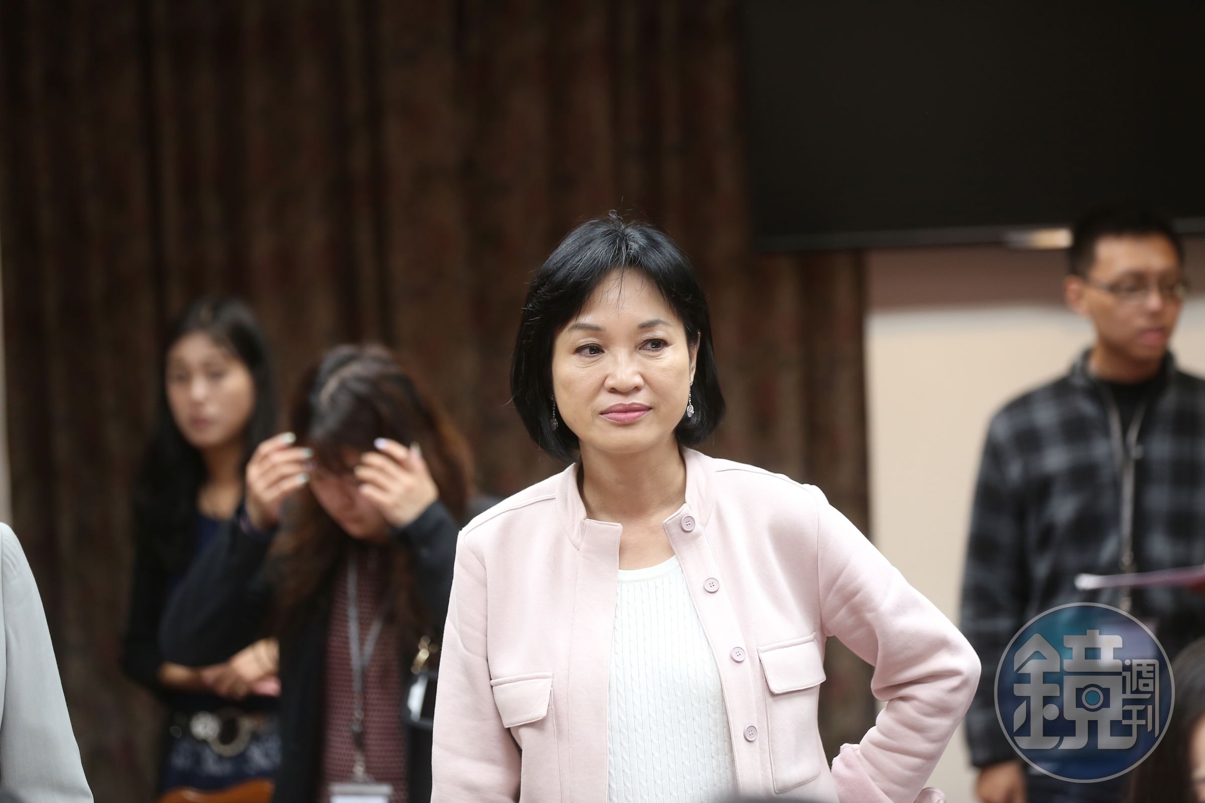 柯志恩曾獲得金鐘獎主持人獎，之後投入學界，再從學界轉戰政壇，形象及能力都獲肯定。