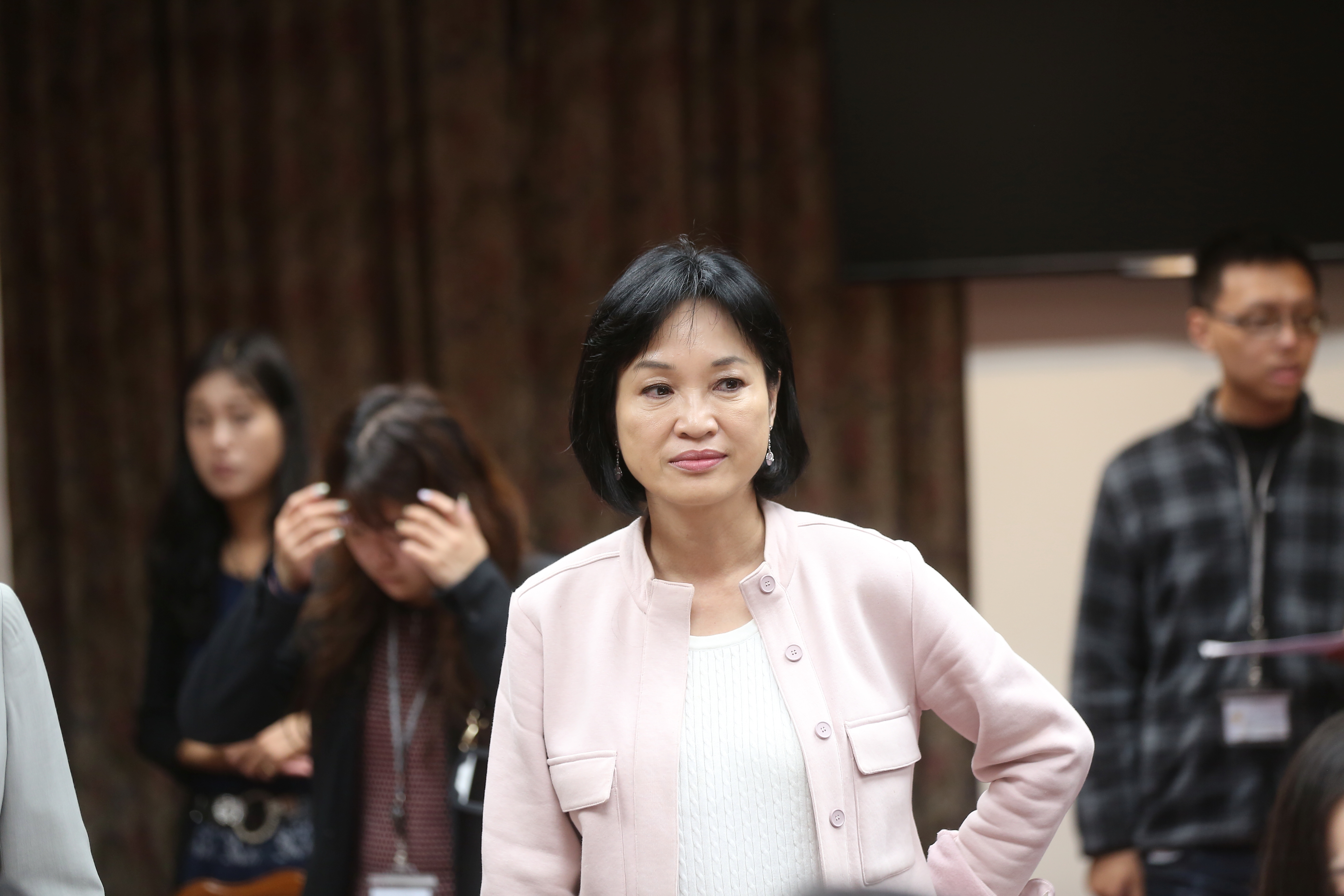 柯志恩曾獲得金鐘獎主持人獎，之後投入學界，再從學界轉戰政壇，形象及能力都獲肯定。