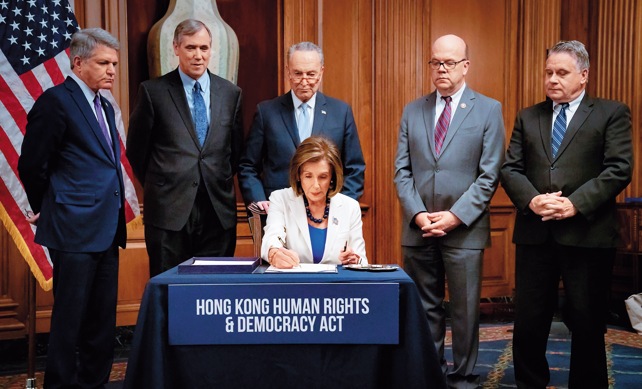 針對《香港人權與民主法案》，預料川普將既不否決也不簽署，那麼10天過後，該法案就會自動生效。（翻攝自裴洛西TWITTER）