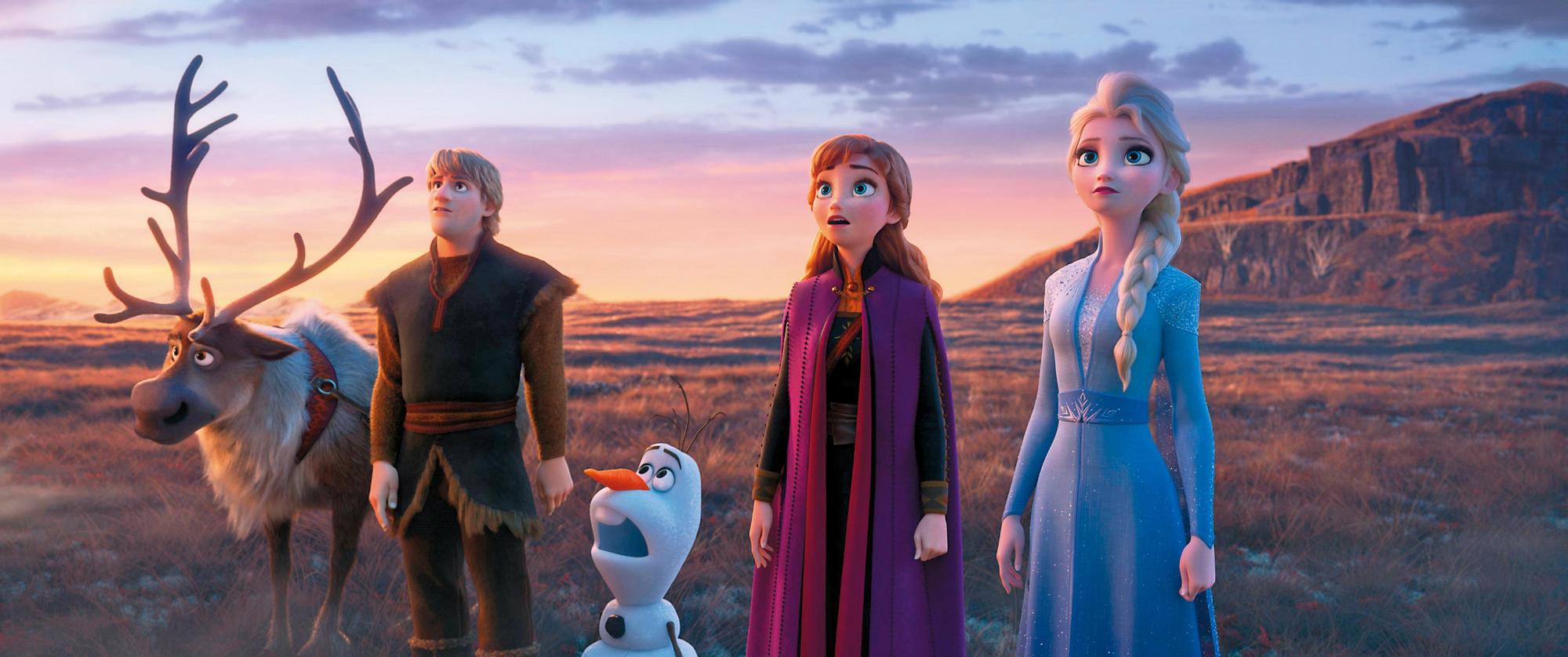 《冰雪奇緣2》把上集最成功的元素再加碼，角色也更為強化，可惜過多的花俏招式犧牲了故事原可以有的厚度。（迪士尼提供）