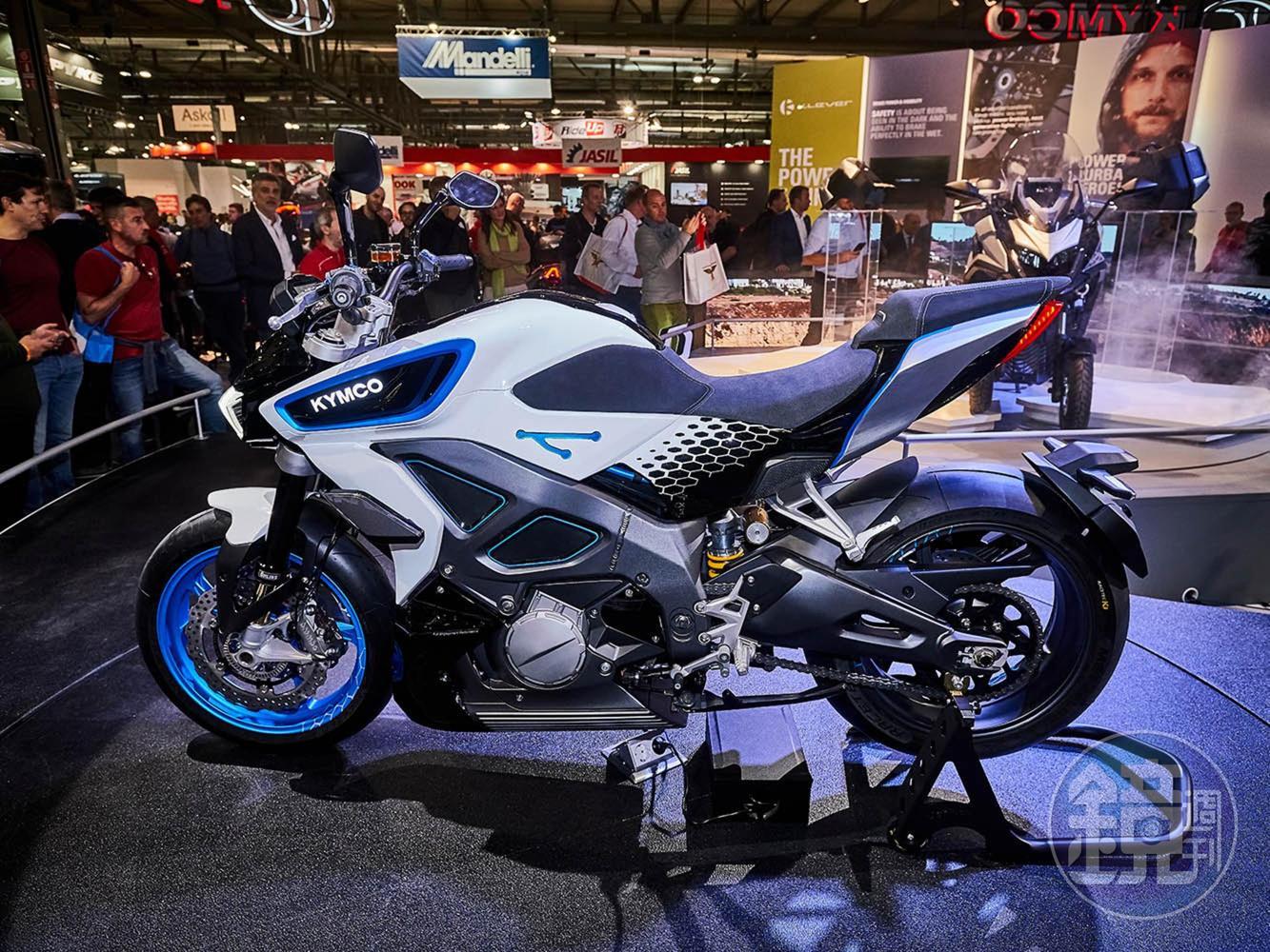 街車的外觀更適合在都會騎乘，RevoNEX預計將在2021年正式發表。