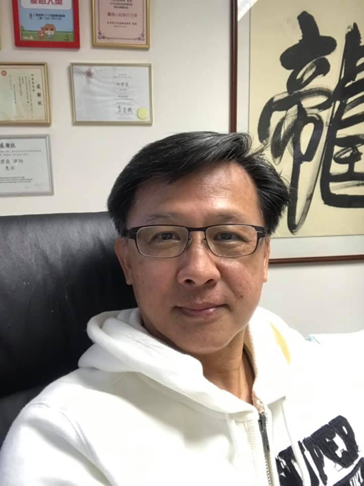 立法會議員何君堯（屯門樂翠）以1196票之差大敗給民主黨對手盧俊宇。（翻攝自何君堯臉書）