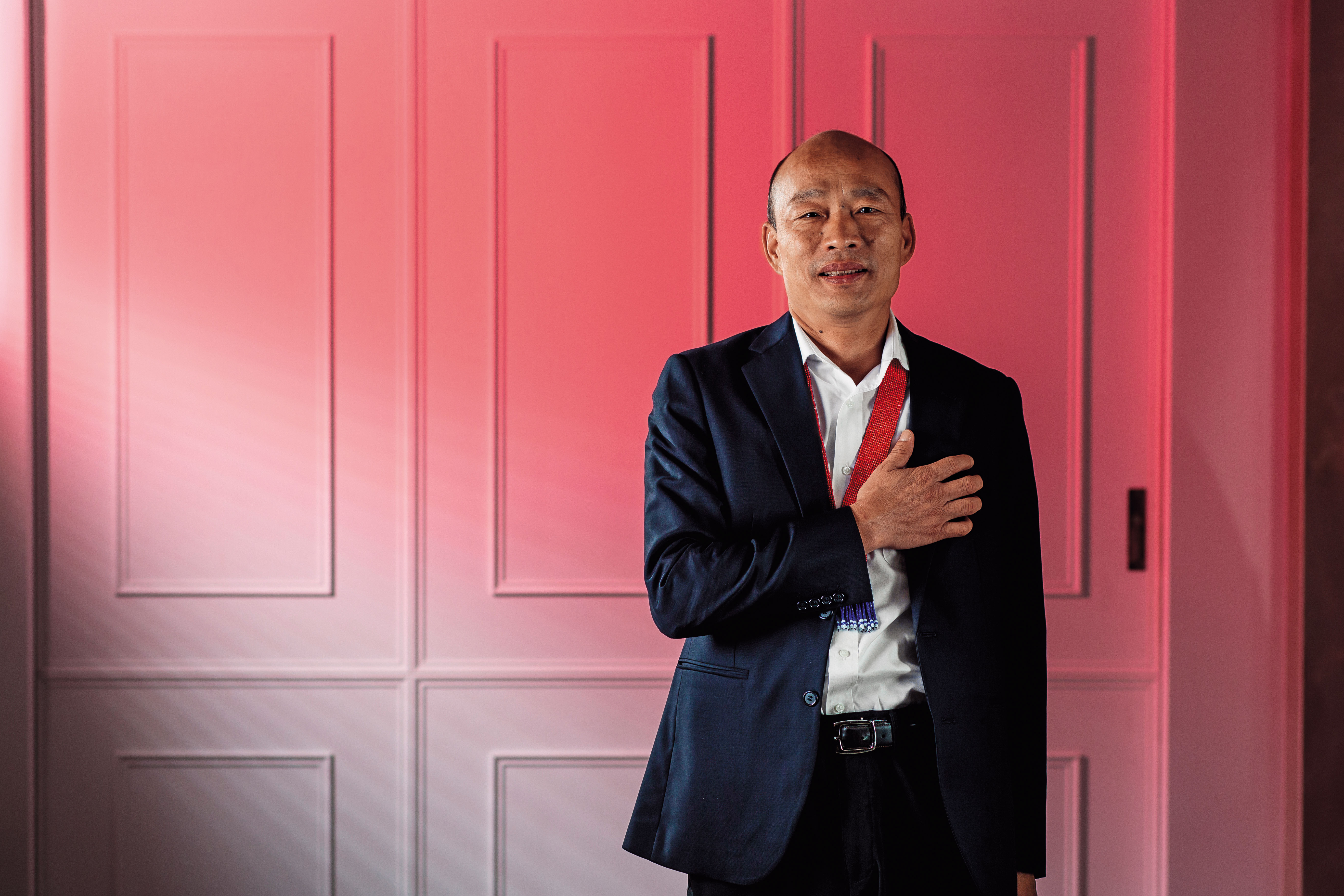 代表國民黨參選總統，身後有百萬韓粉相挺，對韓國瑜來說，支持者是一群熱愛中華民國，對風雨飄搖的國家有著使命感的民眾。