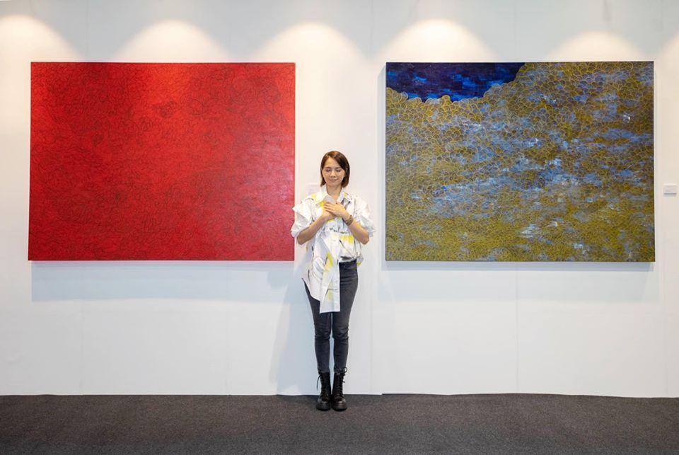 李心潔的畫作最近才參與 Art Expo Malaysia 展出，明年會在馬來西亞開個展。（翻攝自李心潔臉書 / Luxba Group, Yohji Yamamoto HK）