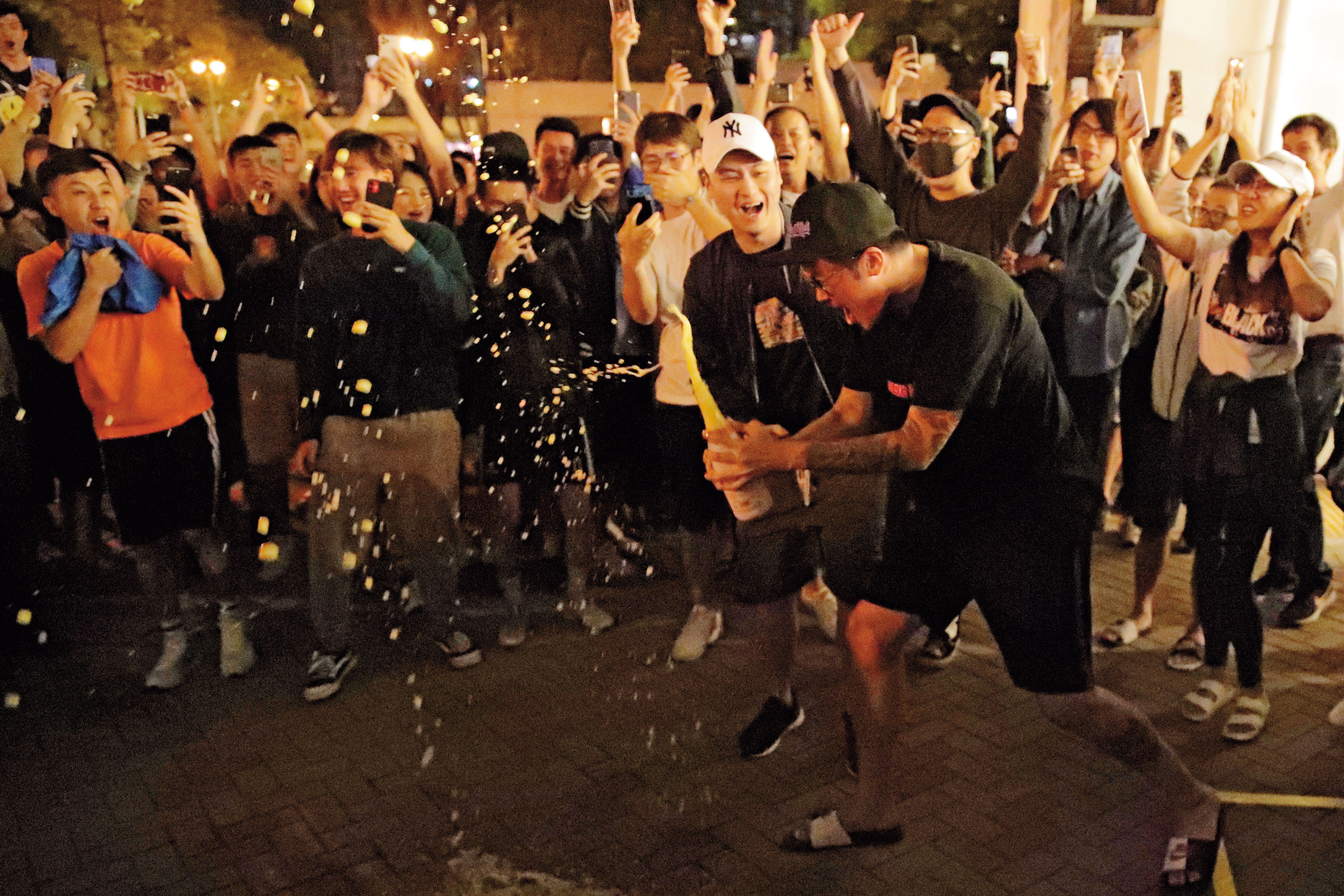 香港區議會選舉揭曉,泛民主派奪得388席,占比高達86%。(達志影像)