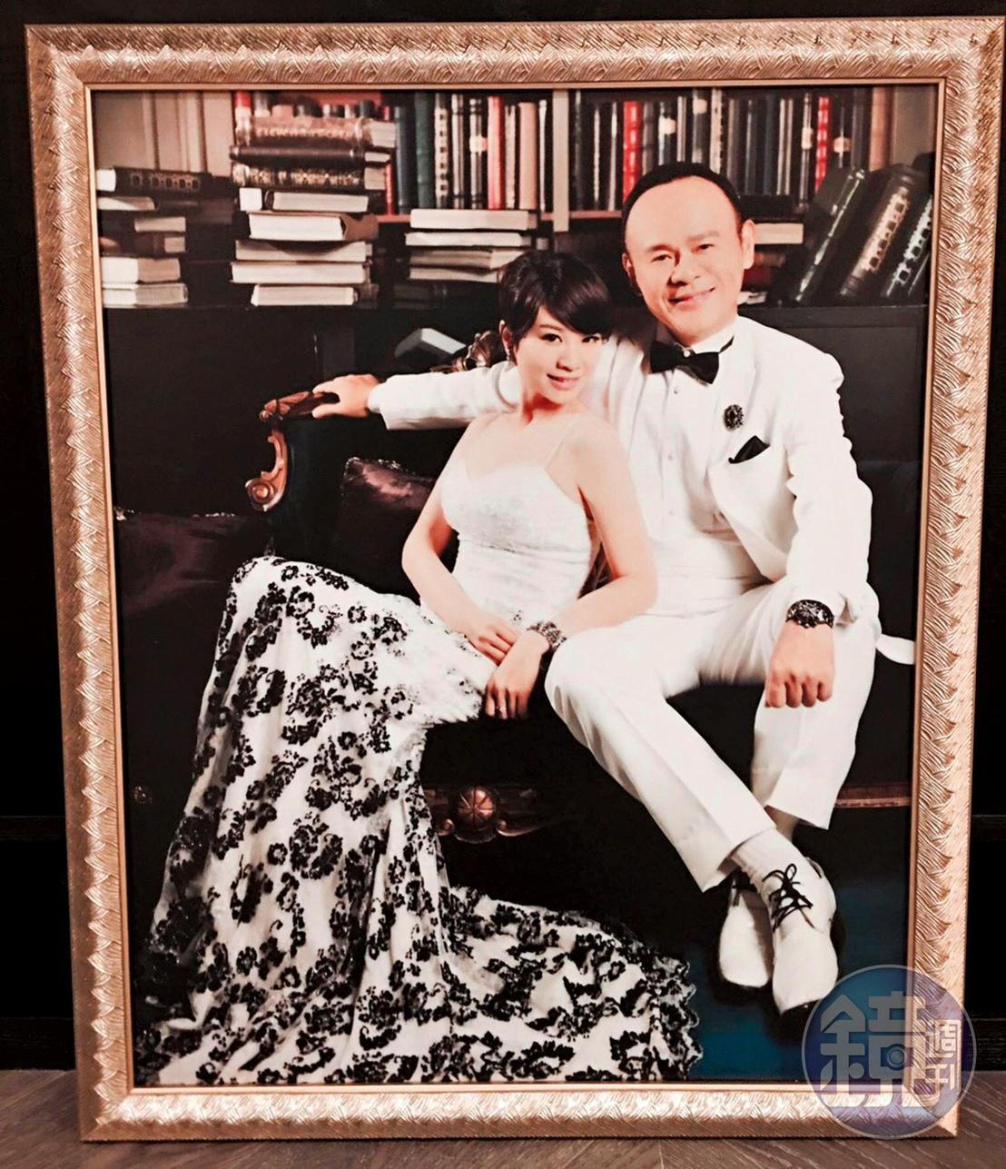 林以婕的老公是蘇睿騏，本刊曾經報導，他宣稱易宏生技有牛樟芝技術，以及行銷一條龍營運模式，結果未曾獲利，帳面現金不夠，還拿去向對岸飲料廠買王老吉，被控涉嫌掏空。（讀者提供）