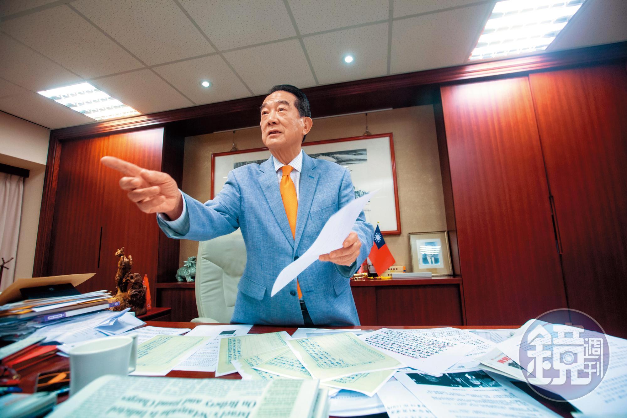 宋楚瑜接受本刊專訪打「經驗牌」,自信為了這一役已準備了40年。