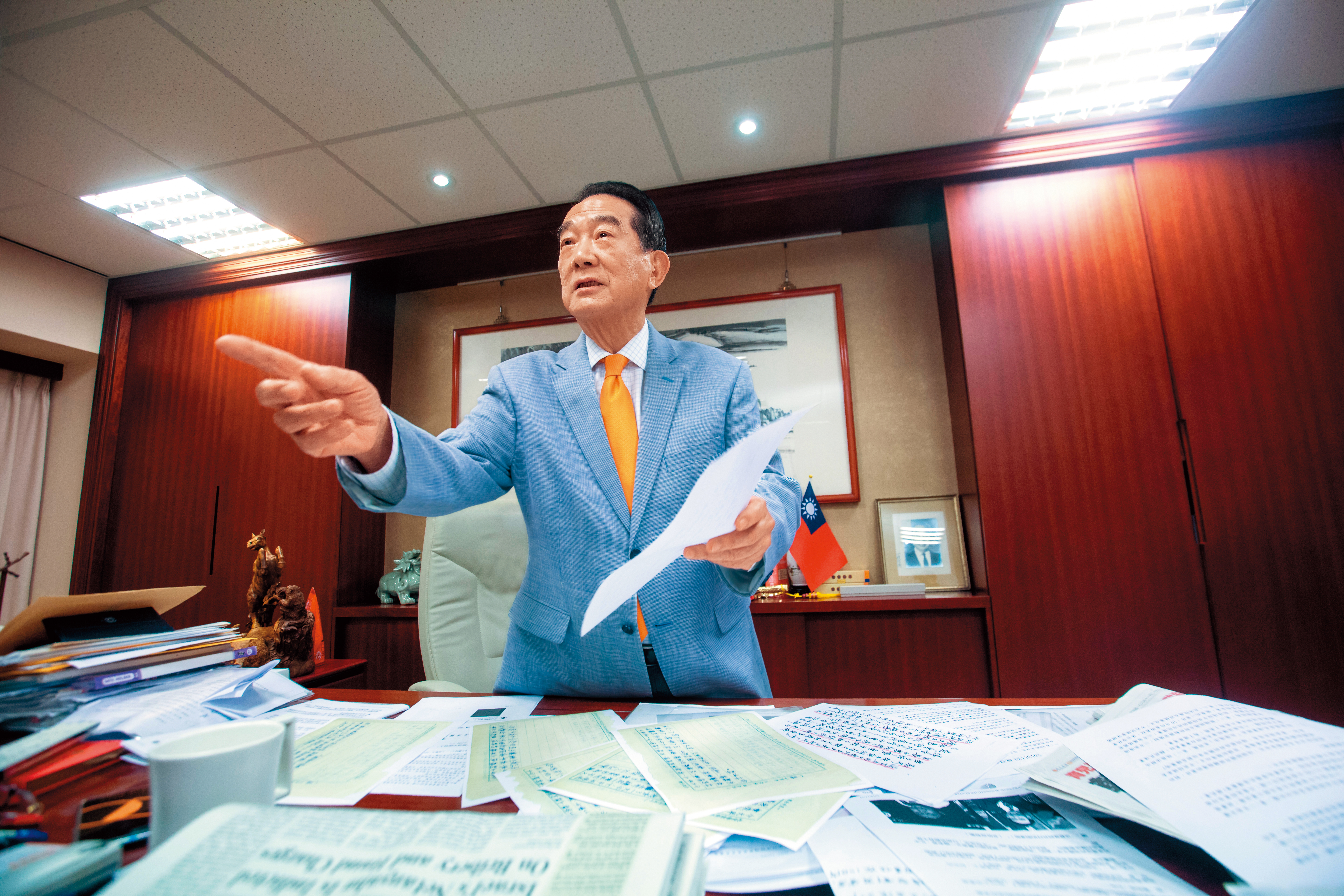 宋楚瑜接受本刊專訪打「經驗牌」，自信為了這一役已準備了40年。