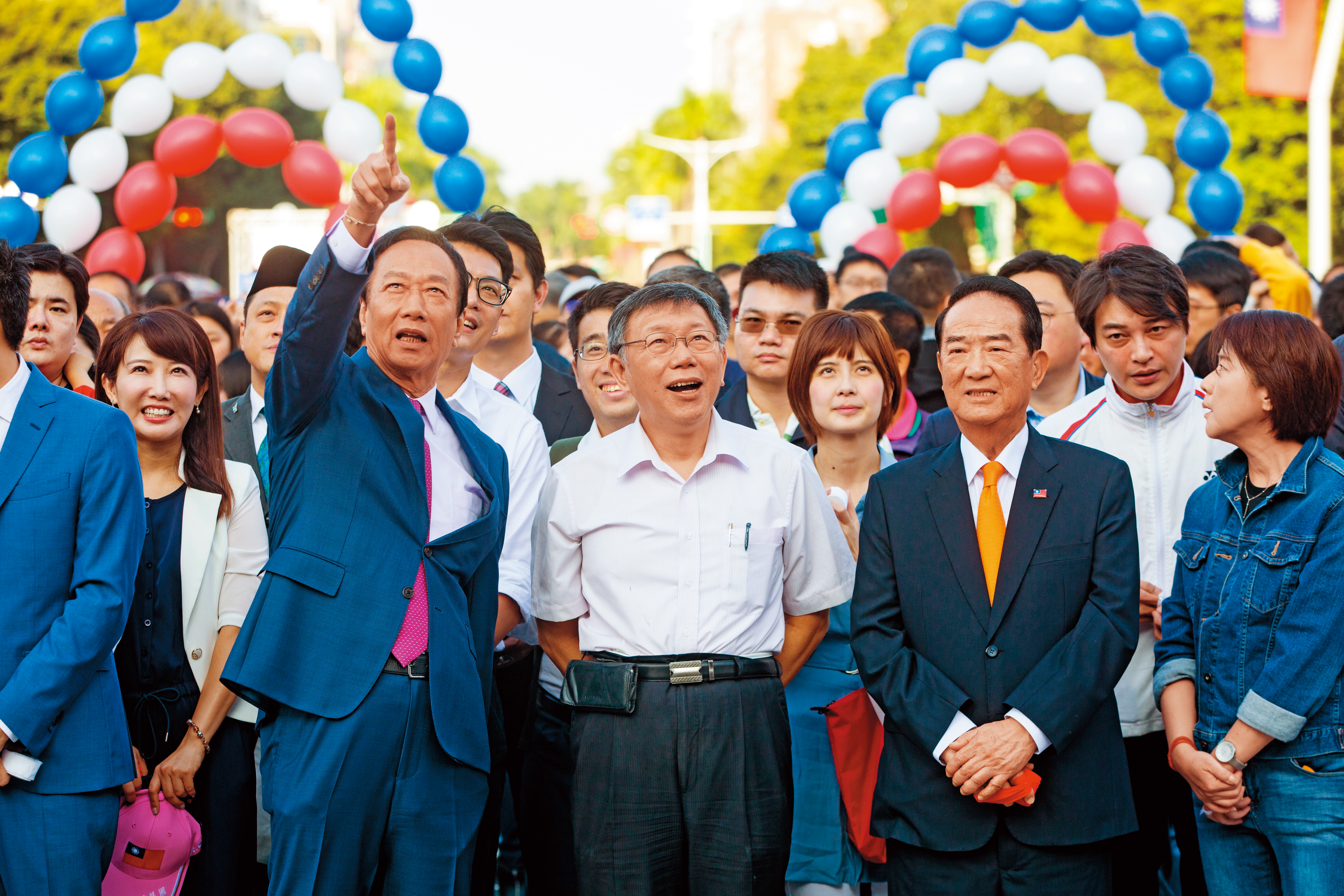 宋楚瑜的親民黨與柯文哲的台灣民眾黨，這次不分區提名都有「郭家軍」身影，2人與郭台銘的關係也成為關注焦點。