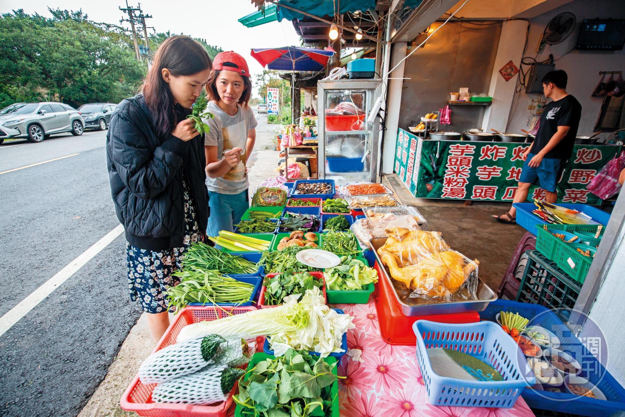 每日供應20多種野菜，還有少見的季節性野菜，喜歡吃什麼自己選。