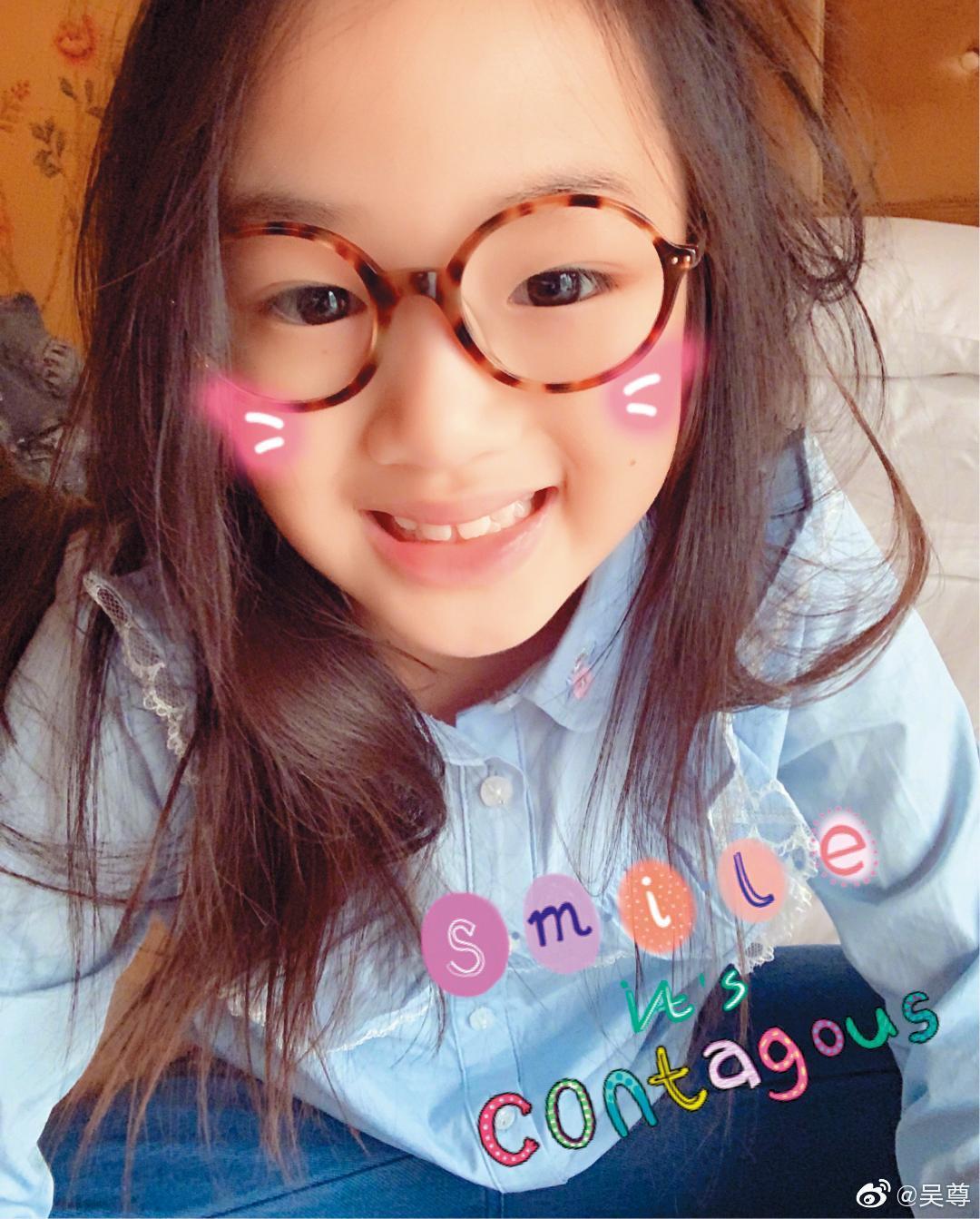 NEINEI上節目時活潑懂事,也是個盡責又稱職的好姐姐。(翻攝自吳尊IG)