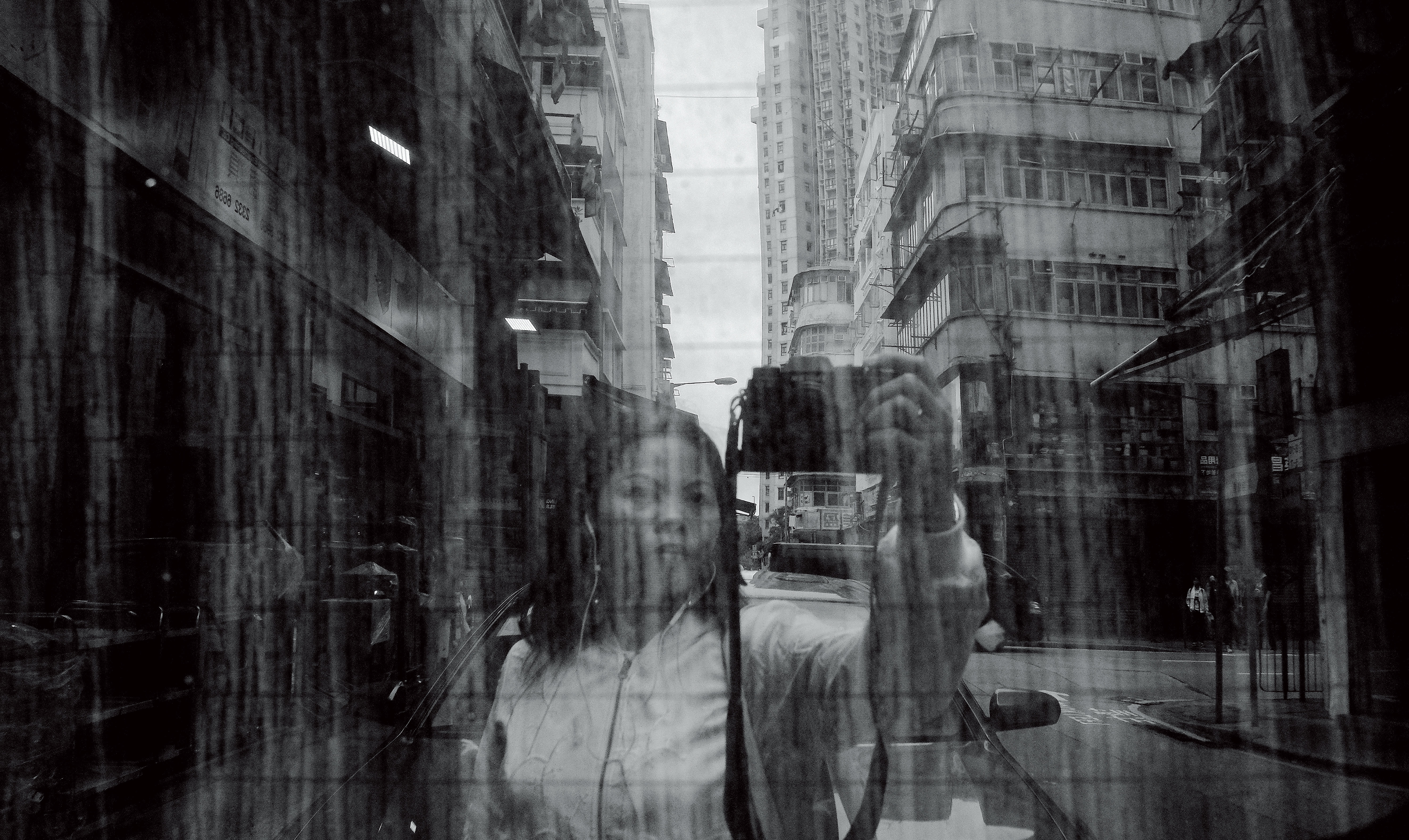 Joan在香港的自拍照。她說學習攝影，讓她認真思考自己幫傭、母親、妻子、女兒的身分。（Joan Pabona提供）