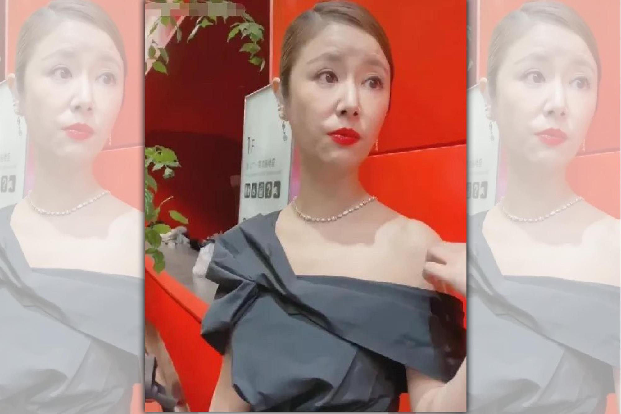 林心如被網友拍攝到滿臉皺紋的照片。（翻攝自微博）