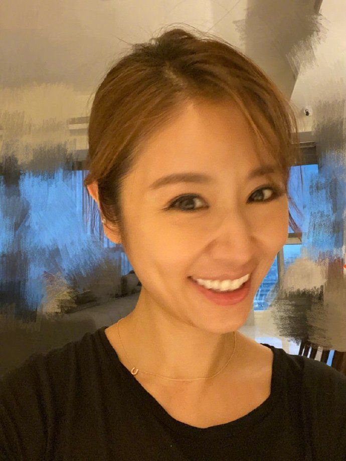 林心如PO出亮麗素顏照反擊。（翻攝自林心如微博）