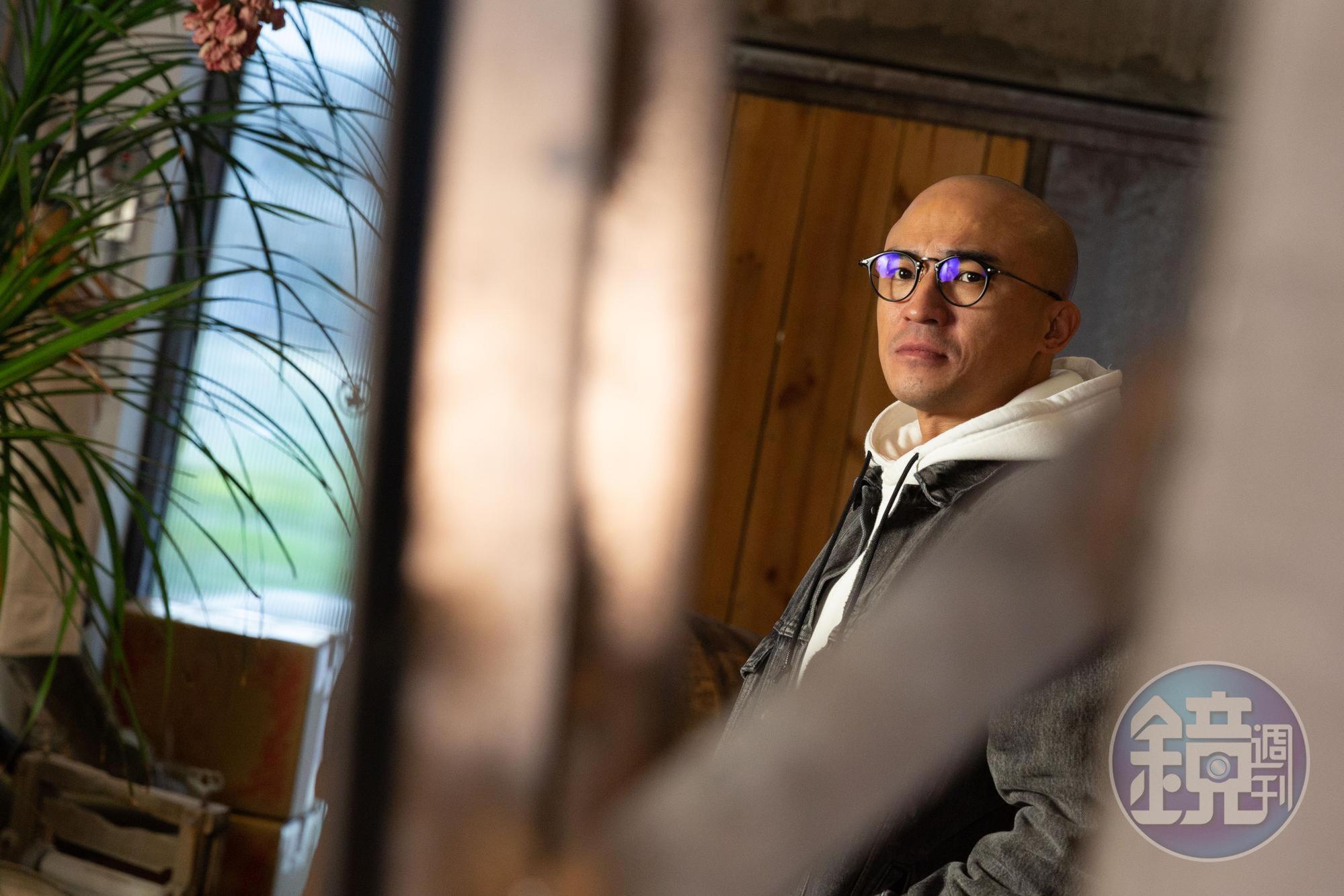 小馬不滿吳宗憲沒為他出個人專輯,也與同團體的小鍾、劉畊宏鬧不合。