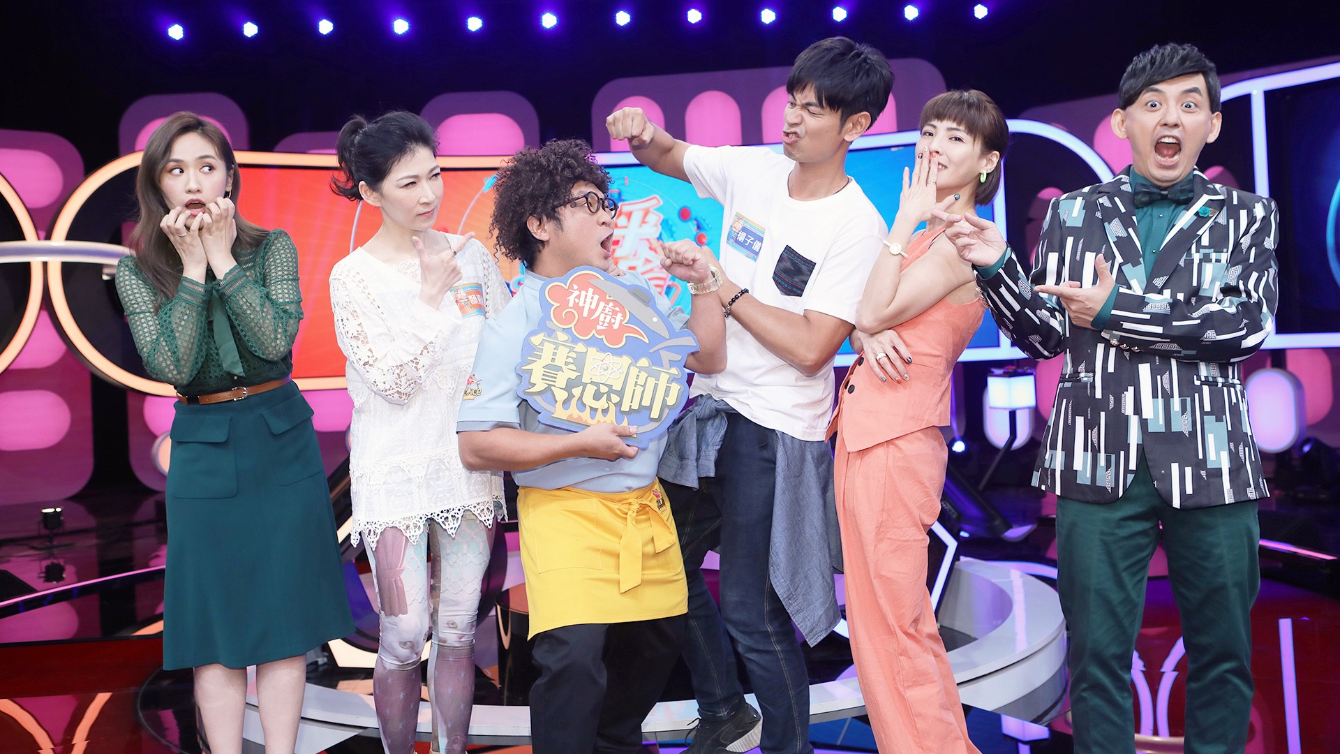 《一呼百應》找來顏嘉樂、納豆、楊子儀、徐小可進行「台藝大PK北藝大」答題競賽。（公視提供）