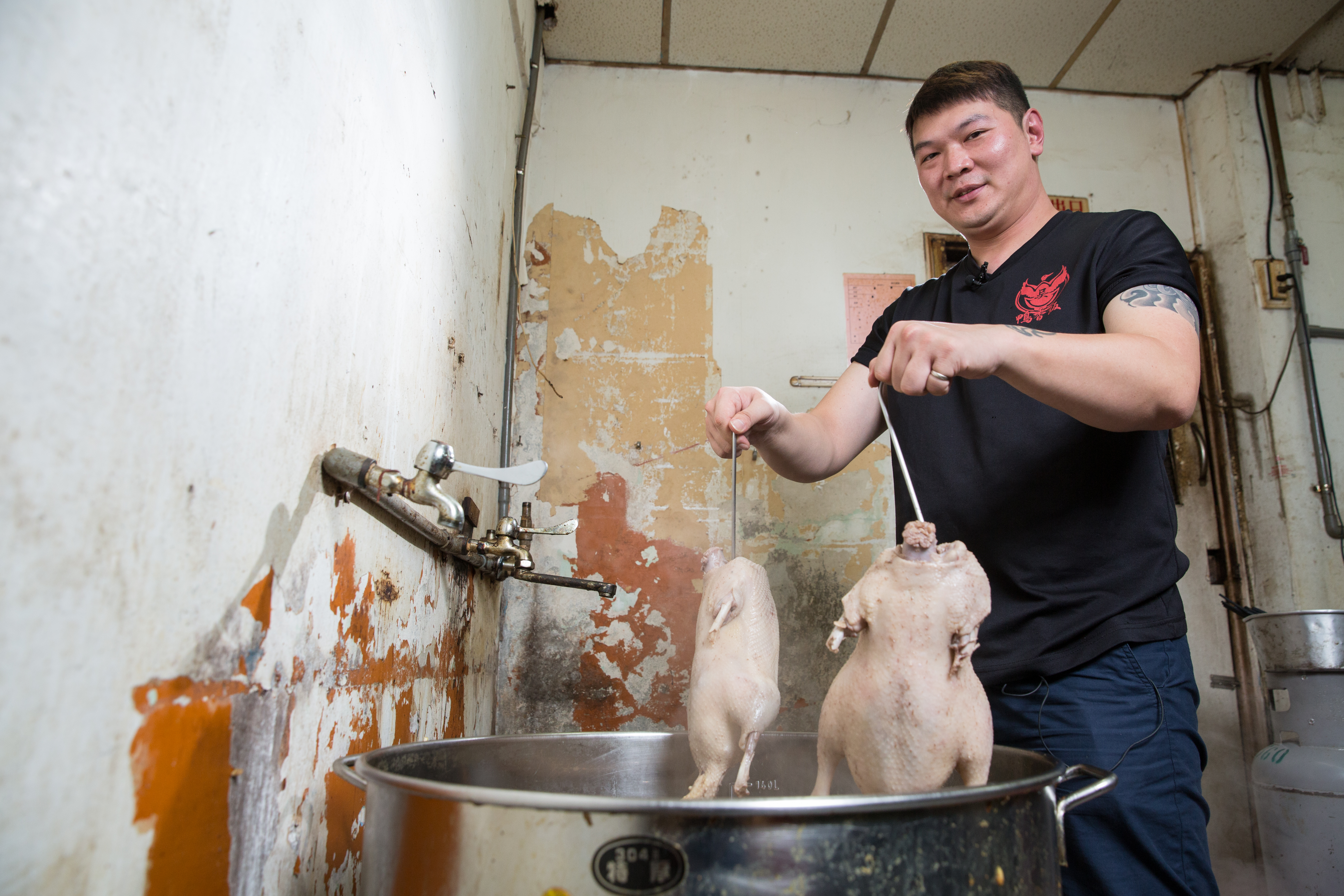 許黃傑加盟大哥的吳家鴨香飯，也做得有聲有色。
