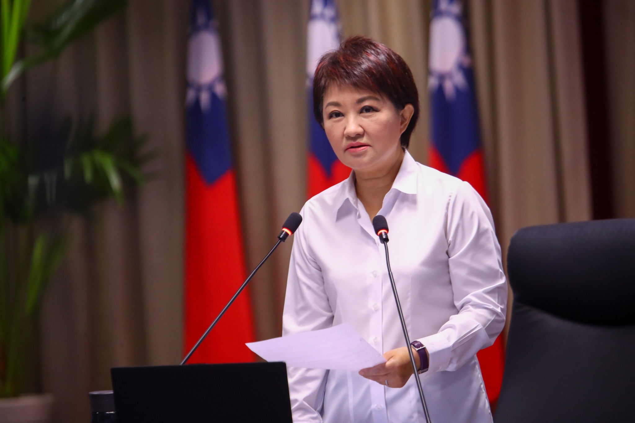對於中央函文放寬中火燃煤許可量，盧秀燕表示只要我在，沒得商量。 （台中市政府提供）