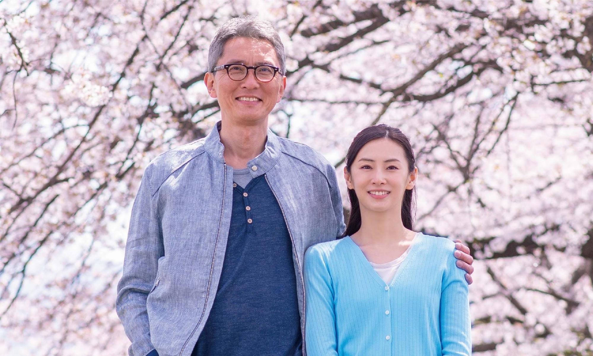 松重豐(左)及北川景子(右)在新片《添好孕》飾演一對老夫少妻,為求子歷經千辛萬苦。(天馬行空提供)
