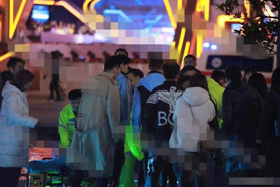 高以翔錄影中途倒地，救護人員對他施以近10分鐘心肺復甦術。（網路圖片）