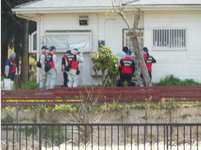 詐騙集團在日本千葉縣東金市的詐騙機房。（翻攝畫面）