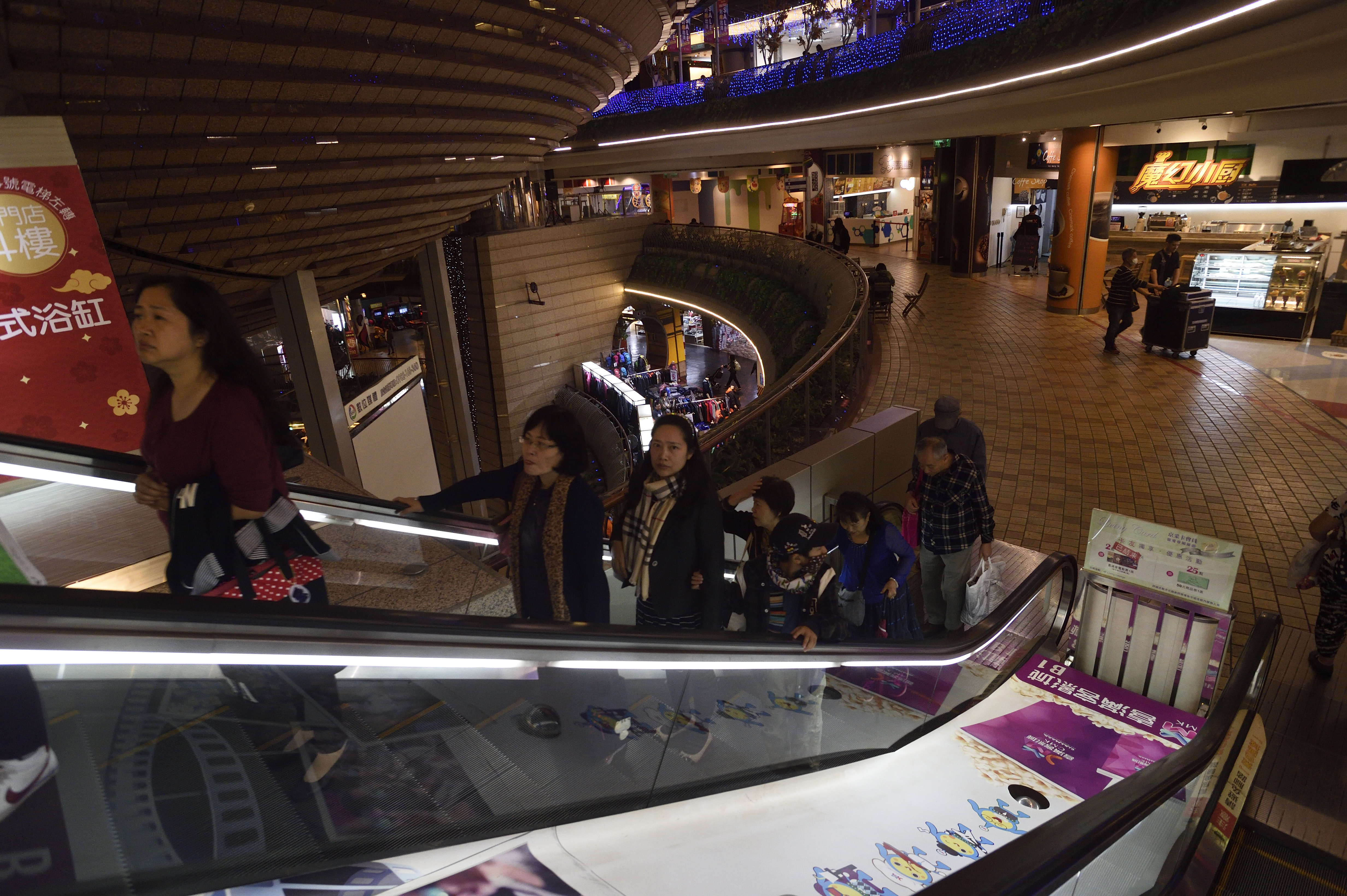 當年的京華城話題不斷，更首創24小時不打烊的營運模式。