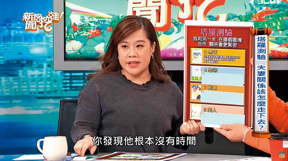 寶靈經常在台灣媒體發表專欄，也常上電視解說星座，並創設「寶靈魔法學院」，在台日2地開課。（翻攝自新聞挖挖哇）