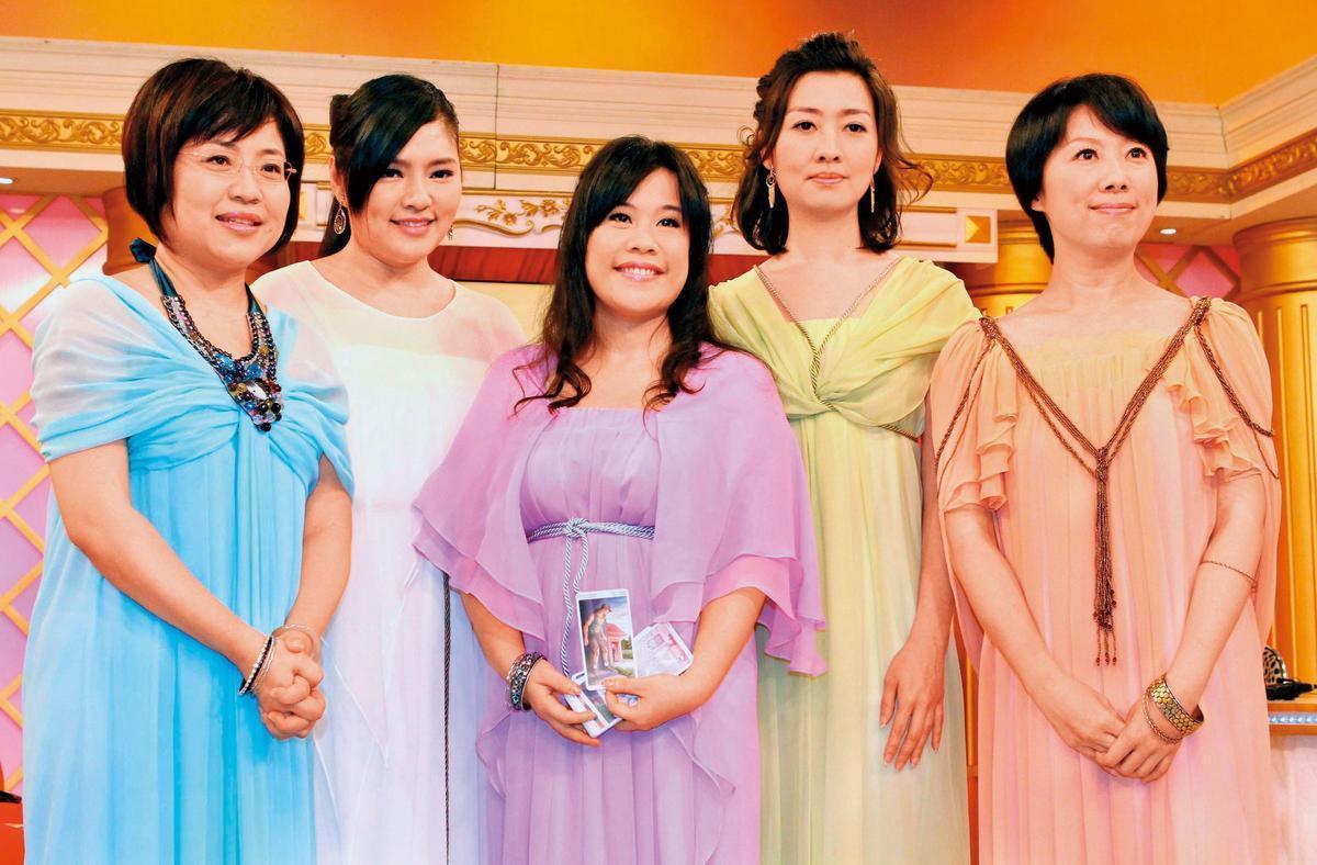 黃寶靈（左3）過去是于美人節目的常客，如今滯留日本要求友人資助，實已強人所難。