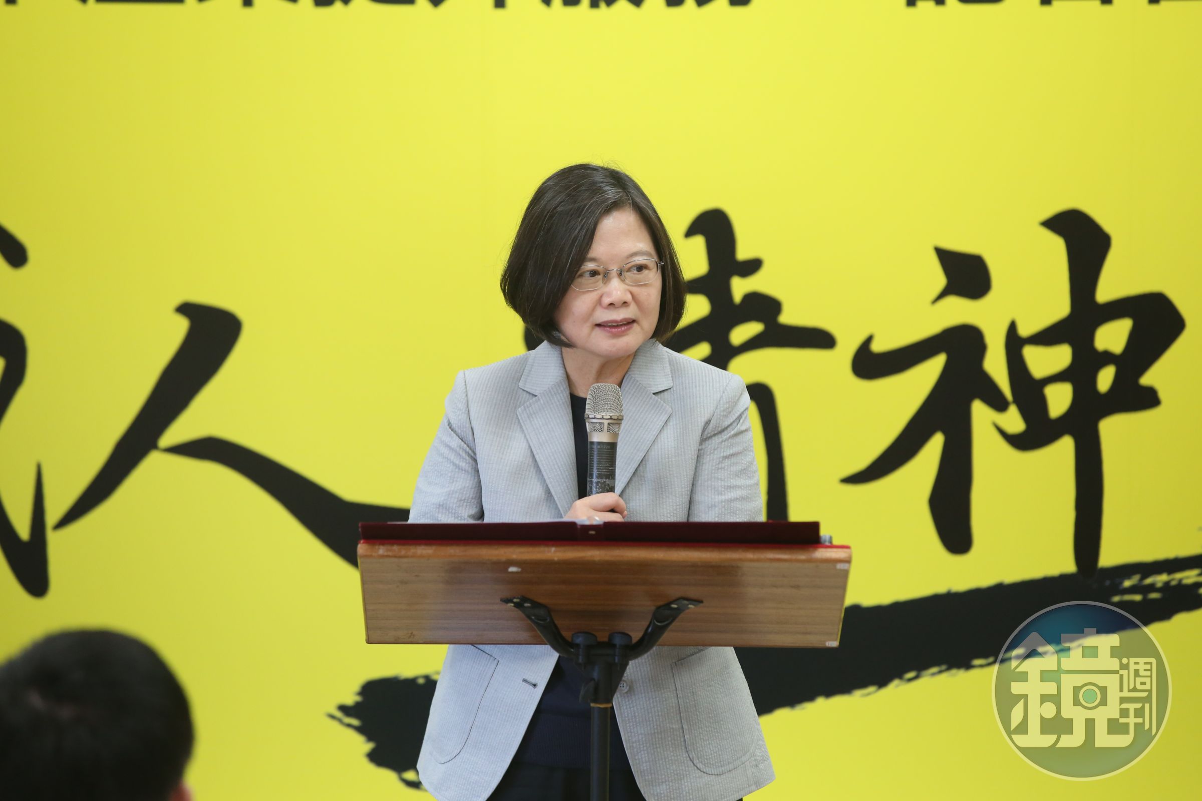 對於行政院長蘇貞昌遭張善政「詛咒」一事，總統蔡英文回應強調，選舉時刻要謹言慎行，「心存善念、口說善言，才會有善政。」