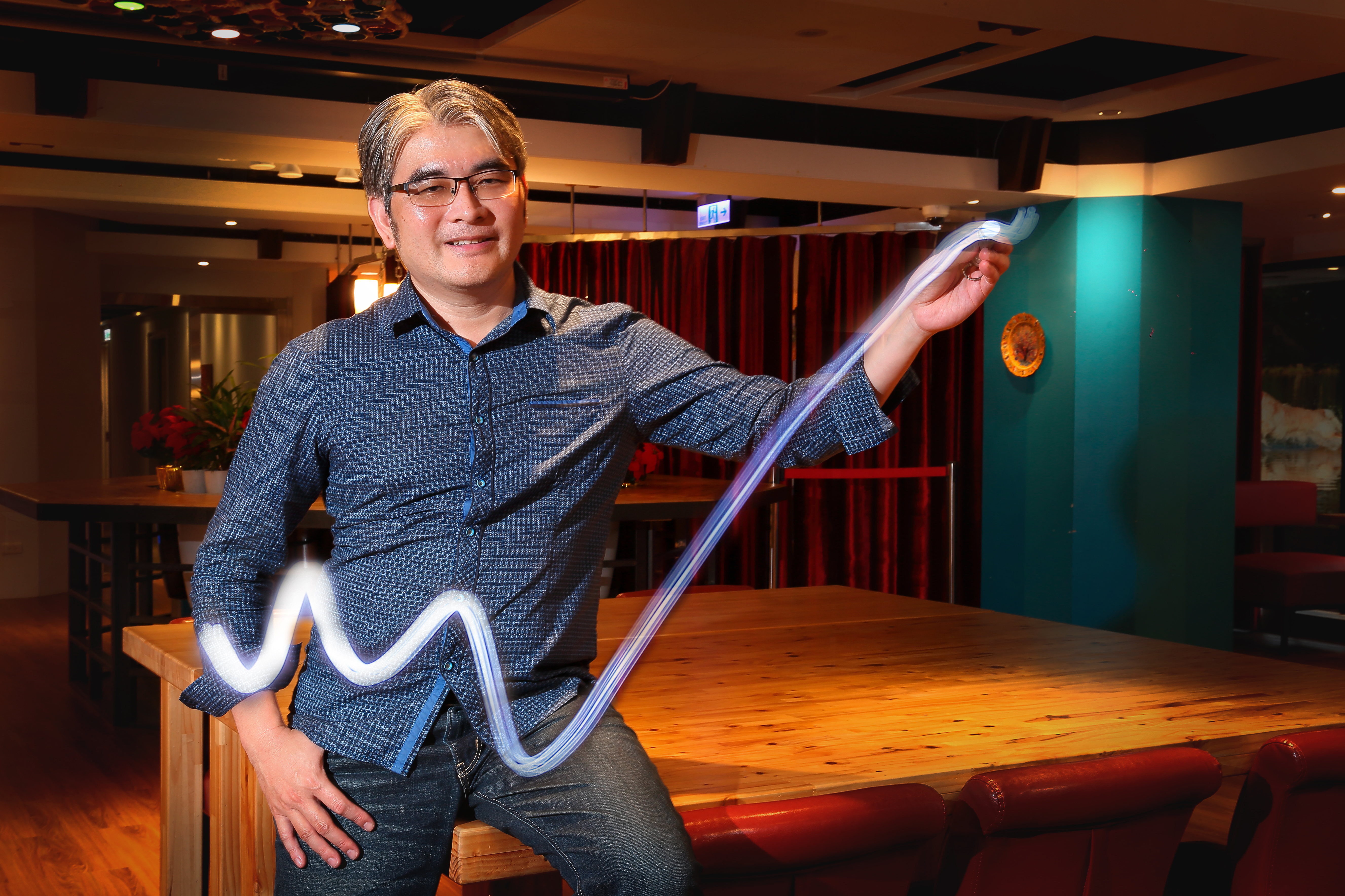 有K線捕手稱號的楊忠憲，透過技術面短線操作飆股，每次出手賺逾15％。