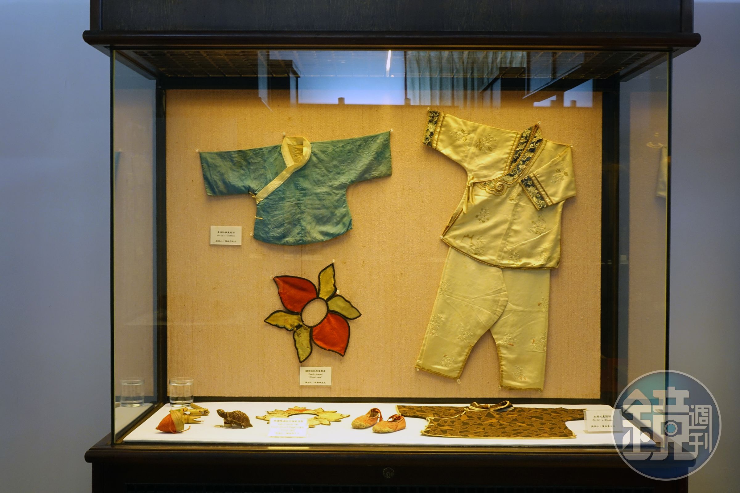 展品皆由館方悉心維護及珍藏，就連百年歷史的刺繡一針一線都清晰可見，令人嘆為觀止。
