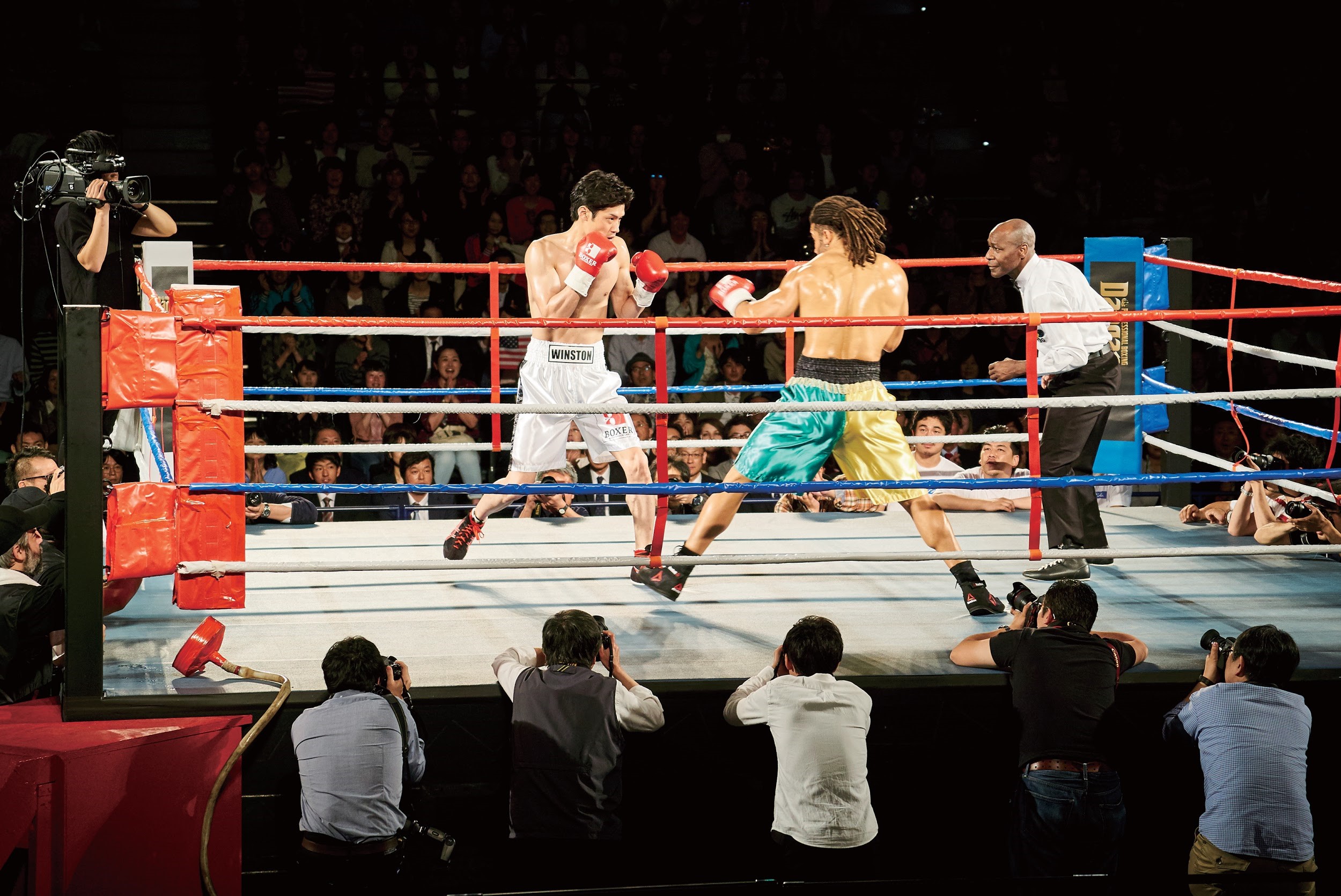 片中三場拳擊賽共花兩天拍攝，既要展現世界級拳賽的規模，又不能拍得太精彩。（天馬行空提供）