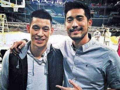 林書豪與高以翔以球會友，私下有不錯的交情。（翻攝自星扒鵝微博）