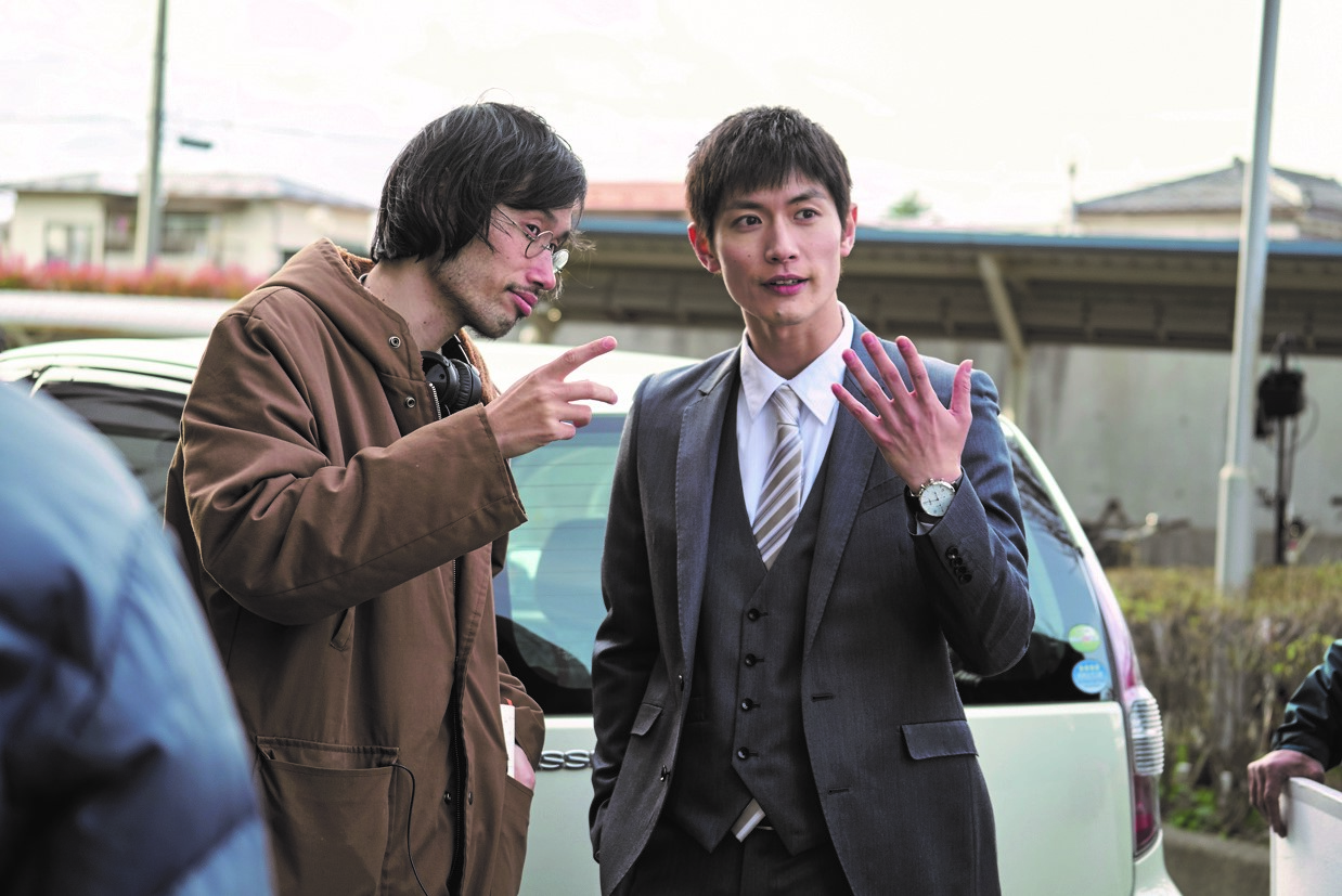 今泉力哉（左）作品的共通點是，主角都沒有什麼成就，甚至有很多缺點，右為《小小夜曲》的演員三浦春馬。（天馬行空提供）