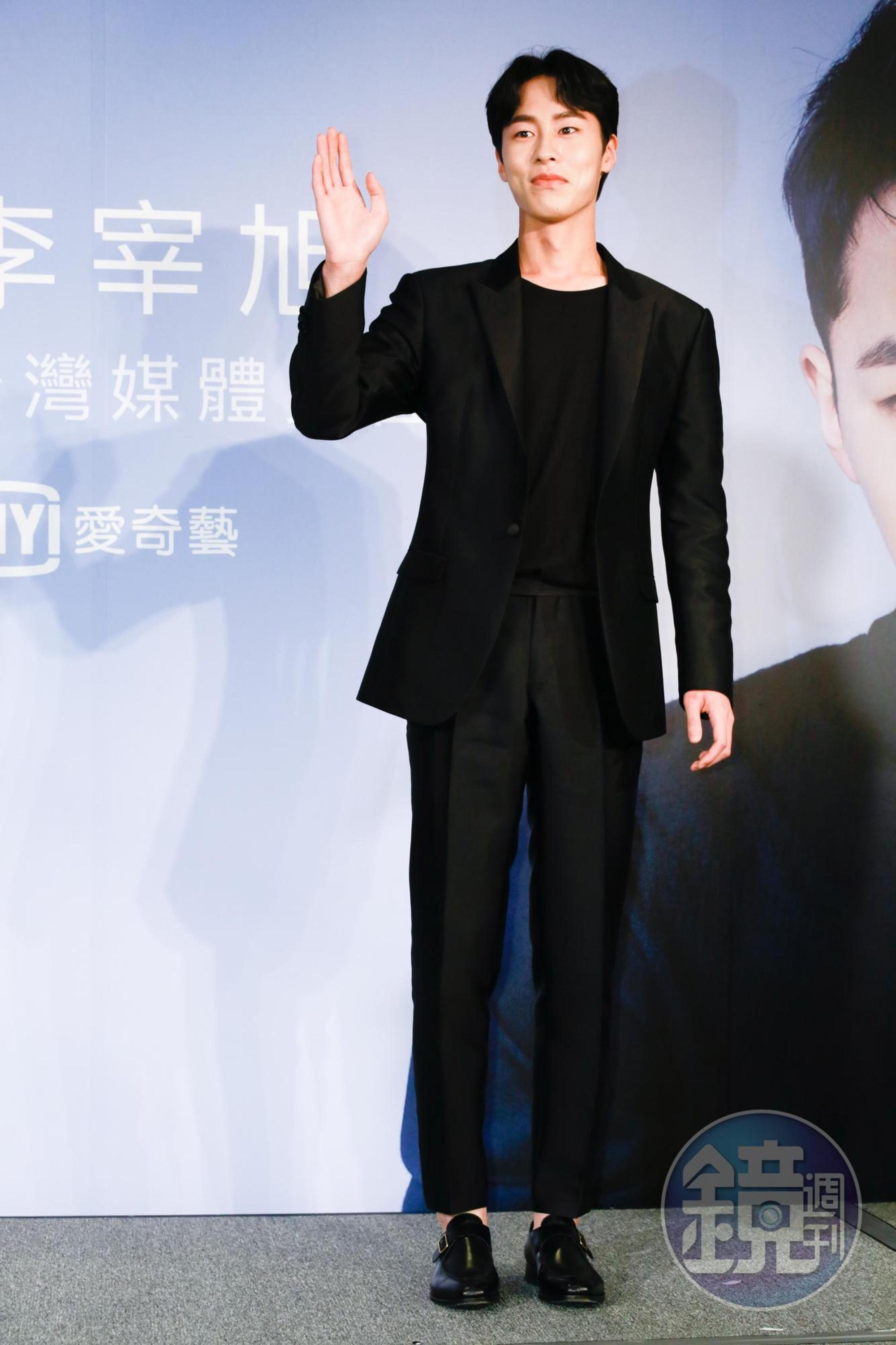 李宰旭想把鳳梨蛋糕帶回韓國與公司同事分享。