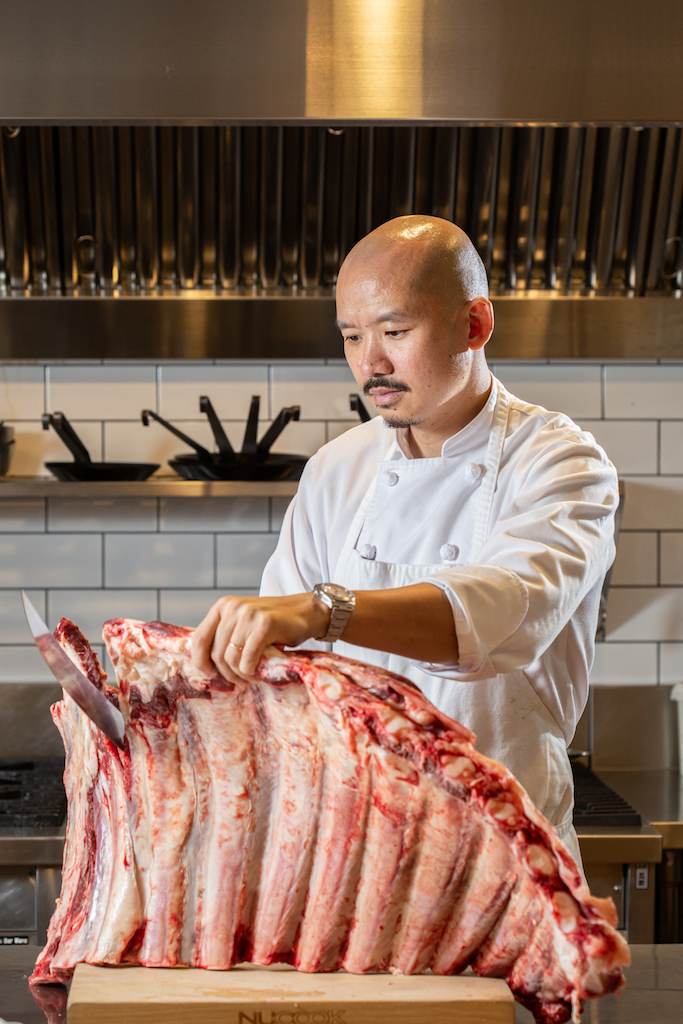 Fudy拜訪台灣牛產地，指定要大部位牛肉，親手分切、取特定部位，實驗個人風格的食譜。