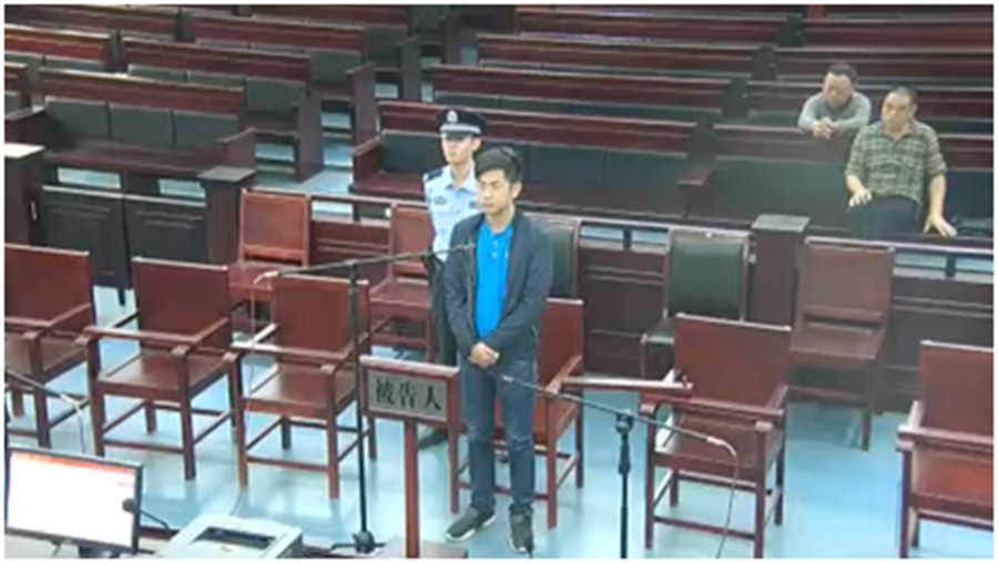 在中國官媒曝光的影片中,自稱「王立強」男子在影片中對涉及詐欺案認罪,卻讓不少網友認為當事人臉孔模糊,而且漏洞百出。(翻攝微博)