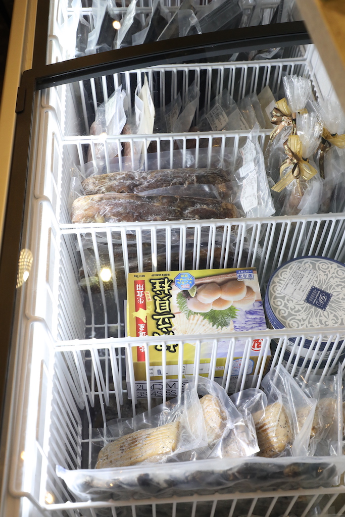 C Bistro 也提供牛排、龍蝦、生蠔及自製「招牌清蒸白酒鹹豬肉」等外帶。