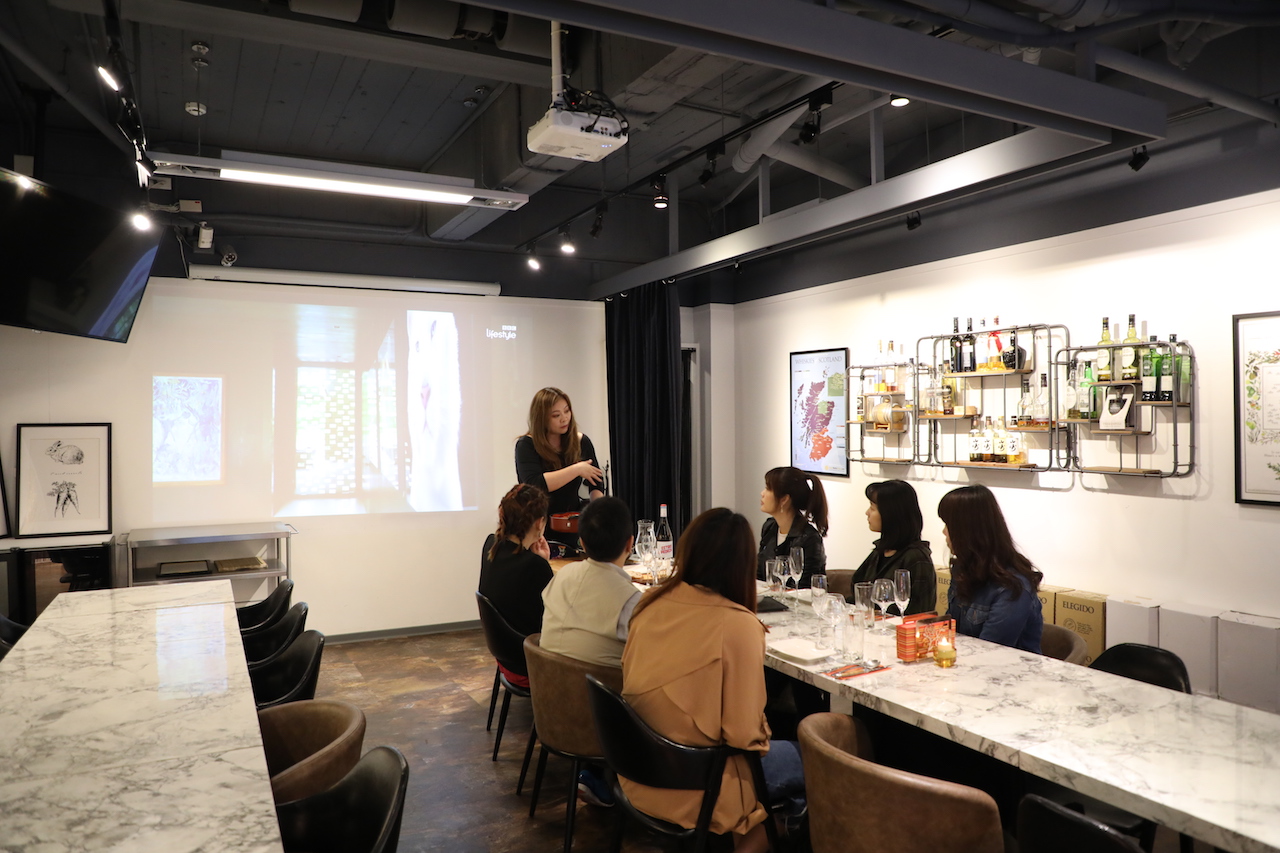 非典型私廚「C Bistro 喜私房餐酒館」也有斜桿人生，這裡同時提供餐飲、課程和食材選買等服務。
