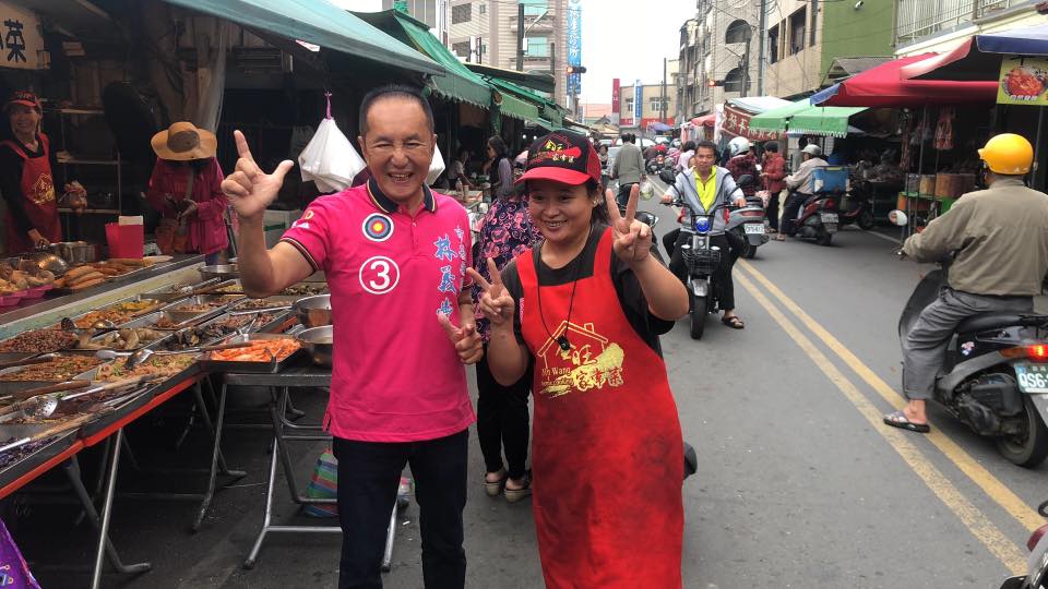 參選台南市立委的林義豐（左）財產曝光，身價驚人。（翻攝林義豐臉書粉絲專頁）