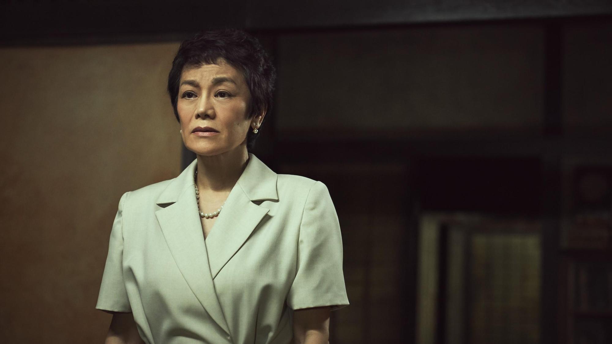 張艾嘉飾演1980年代的張雲林，62歲的她成為馬來西亞第一位女法官，但曾和她在一起的日本園藝師卻被指控為間諜。（甲上提供）