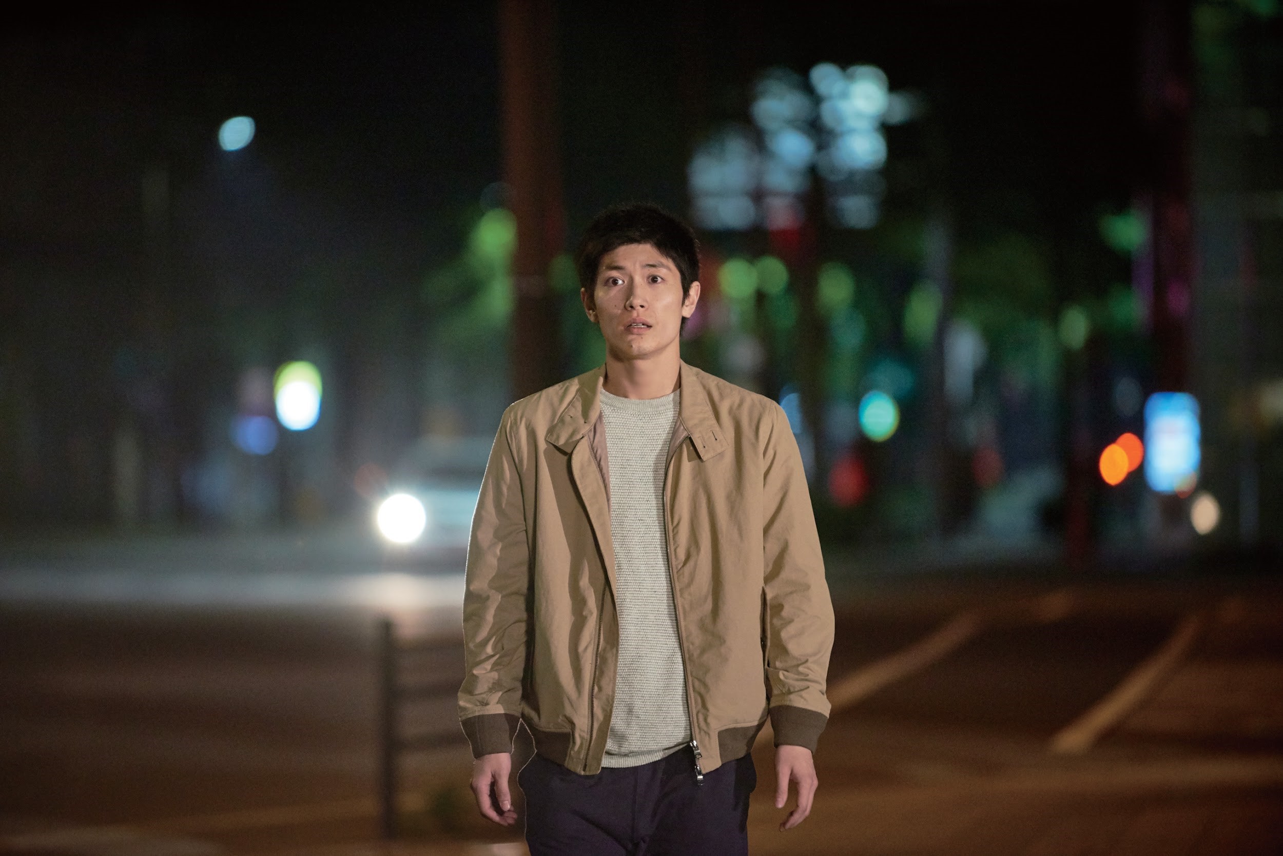 三浦春馬在《小小夜曲》裡飾演上班族，為了讓角色更有說服力，舉手投足看起來不能那麼帥。（天馬行空提供）