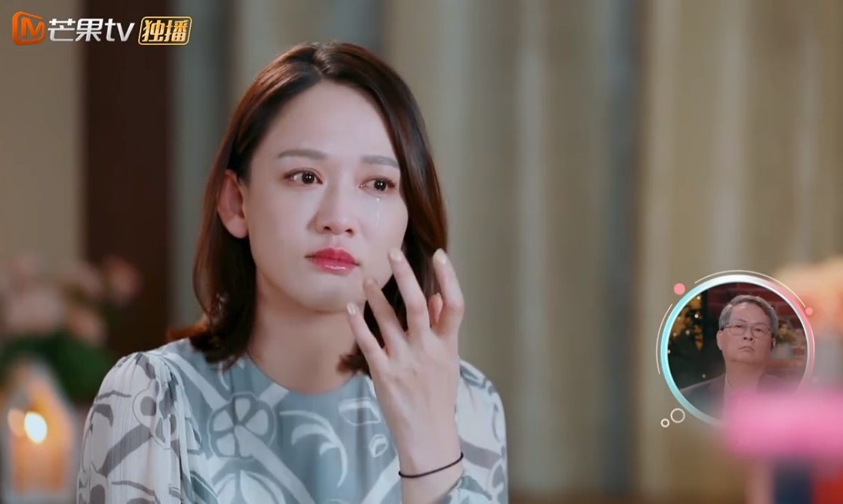 陳喬恩在中國真人秀中與馬來西亞富二代湊一對，談到被對方理解陳喬恩感動落淚。（翻攝自女兒們的戀愛微博）